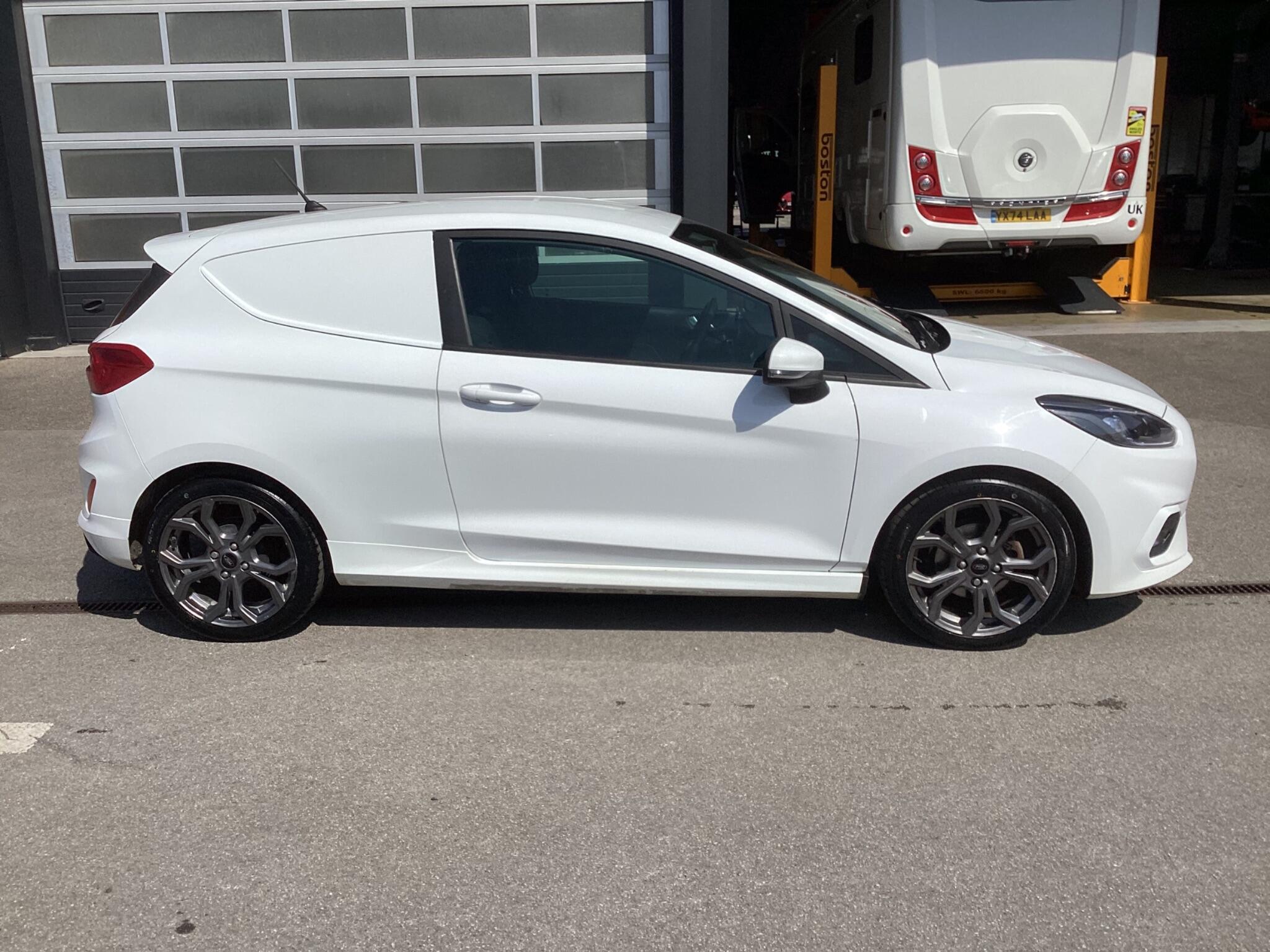 Ford Fiesta Van - Image 8