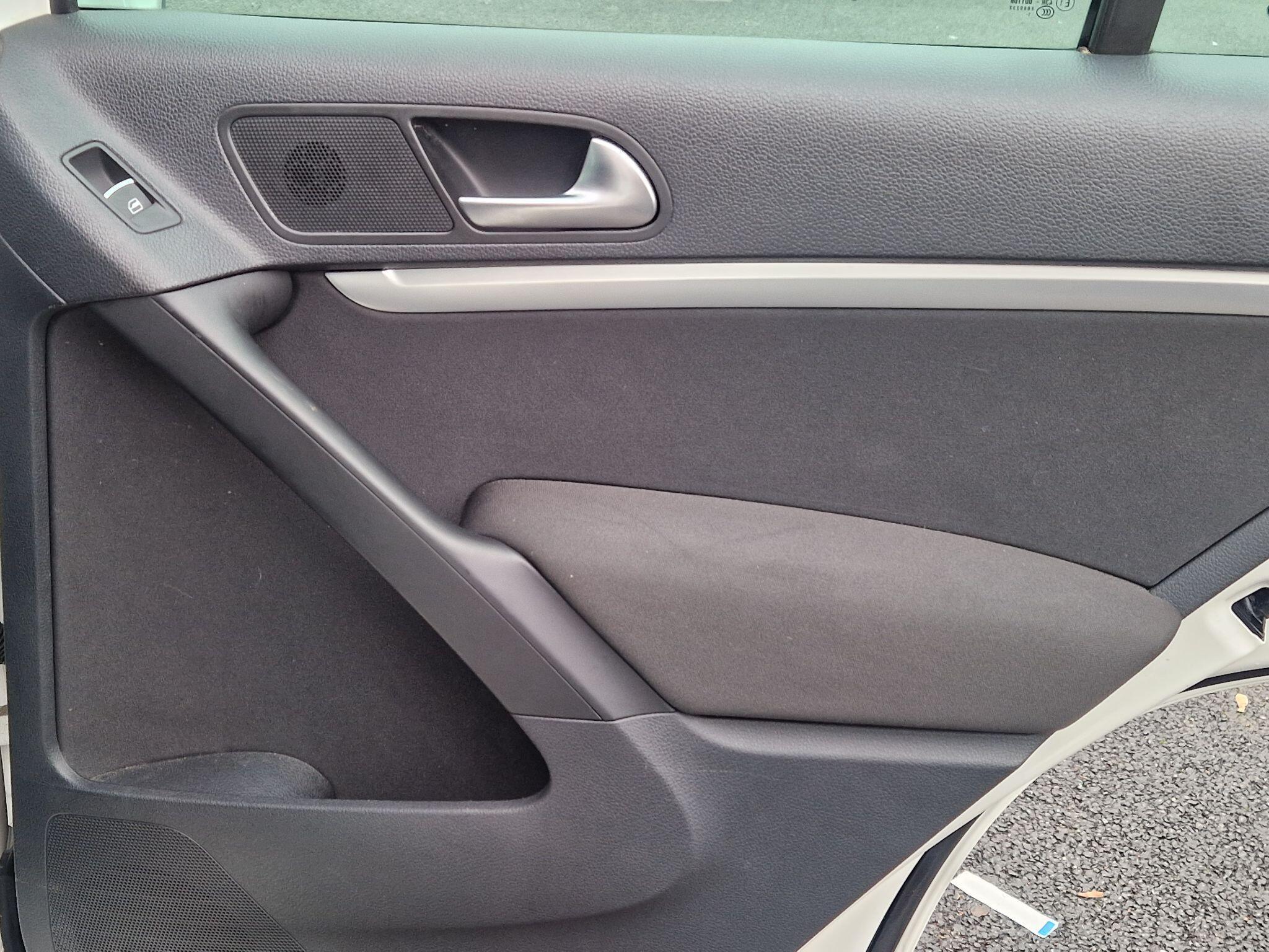 Volkswagen Tiguan - Image 35