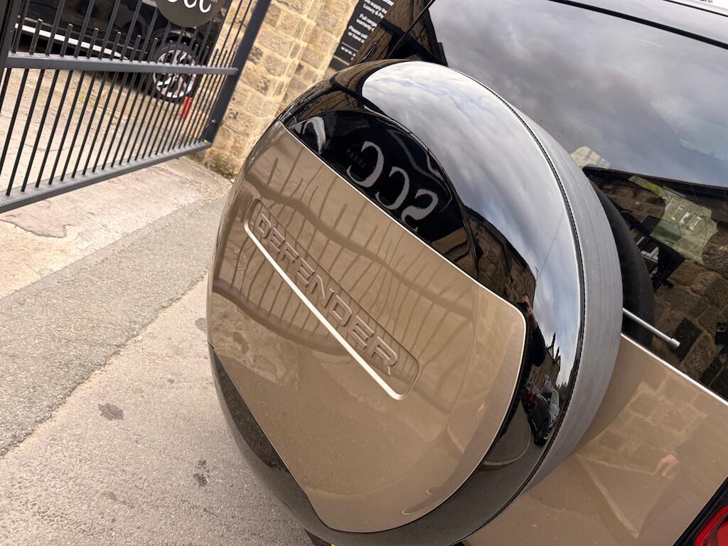 Land Rover Defender 90 - Image 30