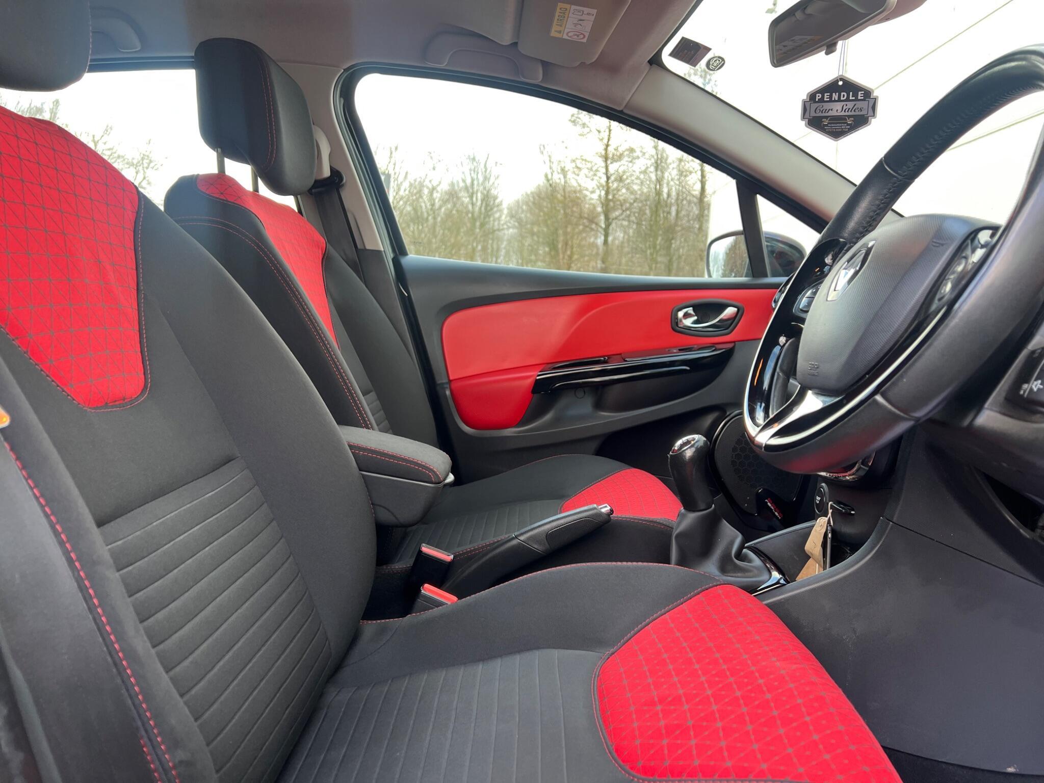 Renault Clio - Image 15