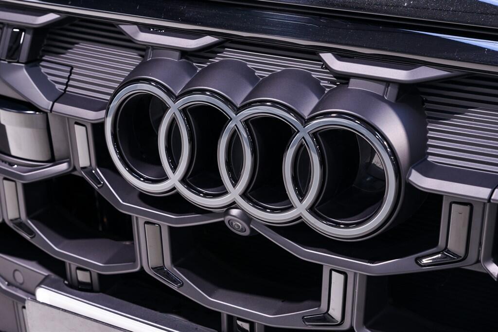 Audi SQ7 - Image 11