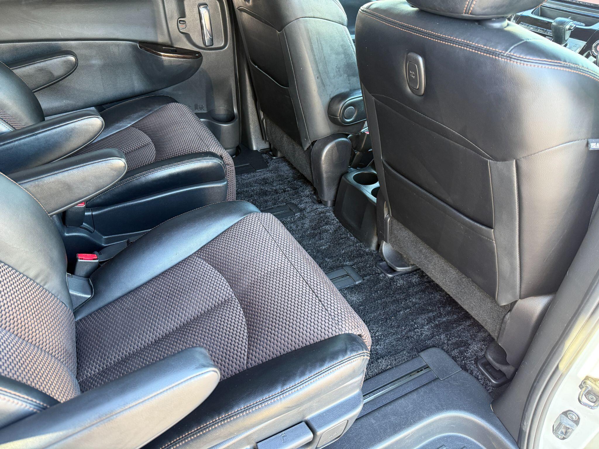 Nissan Elgrand - Image 29