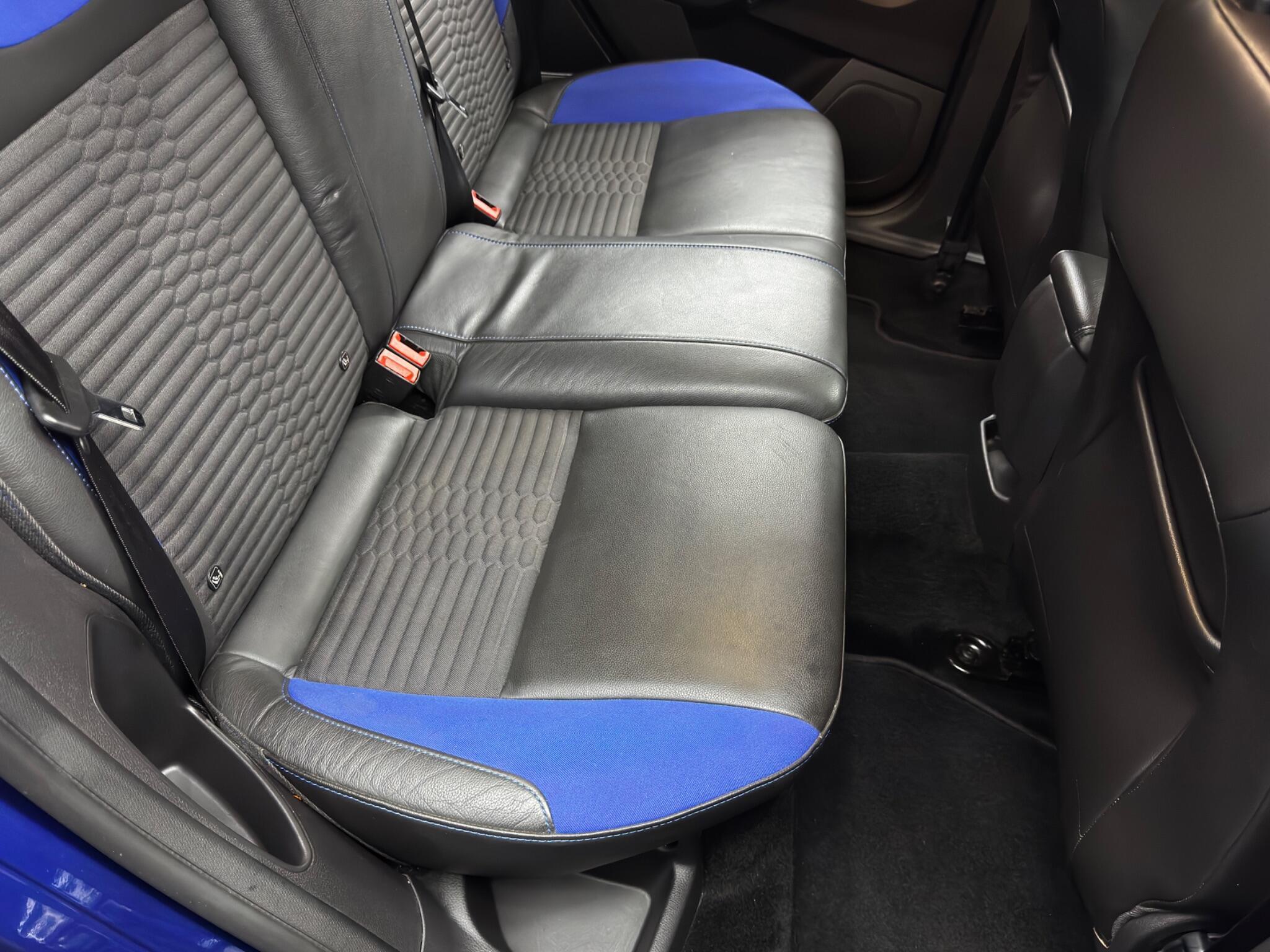 Ford Focus - Image 16