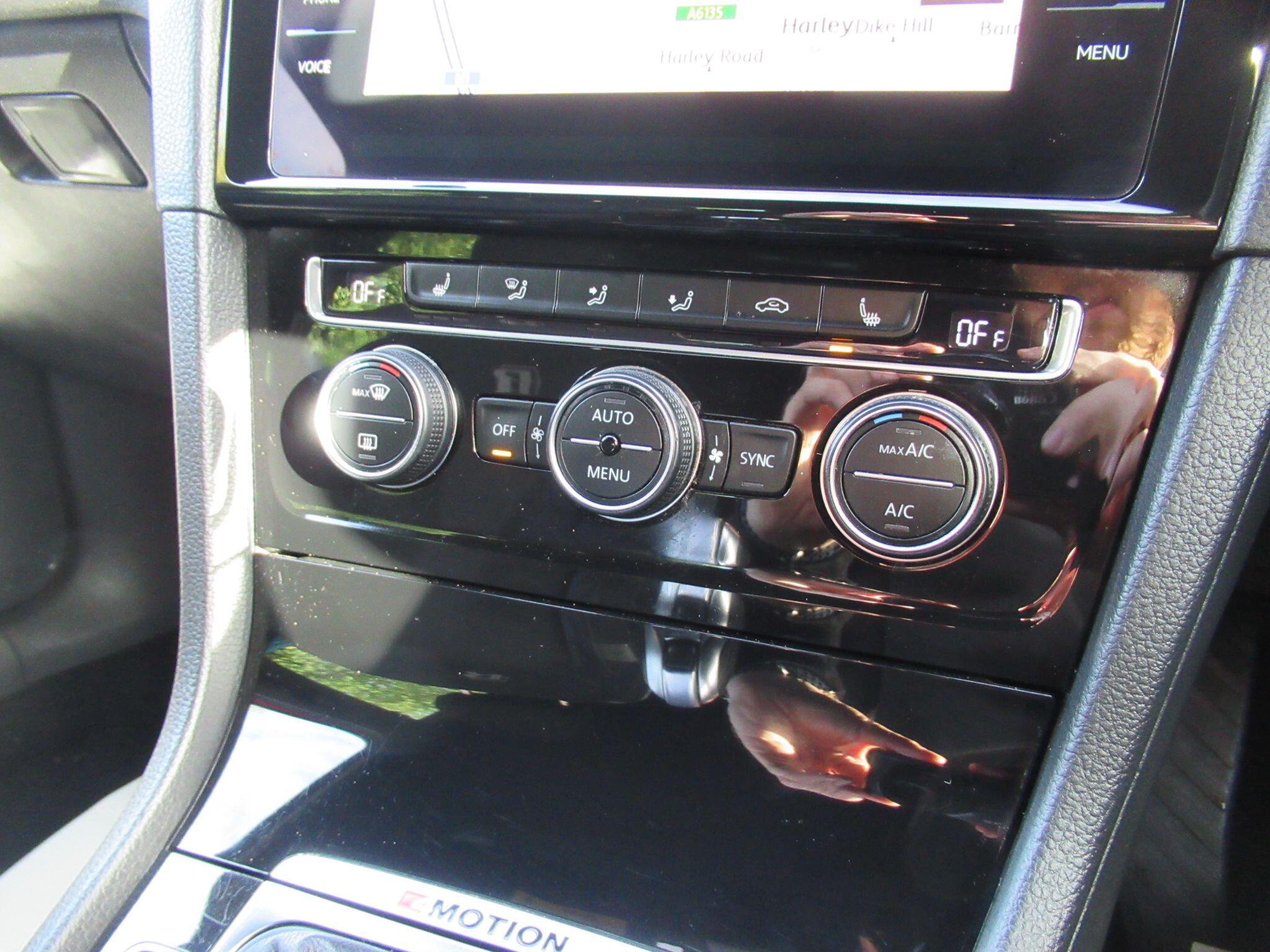 Volkswagen Golf - Image 38