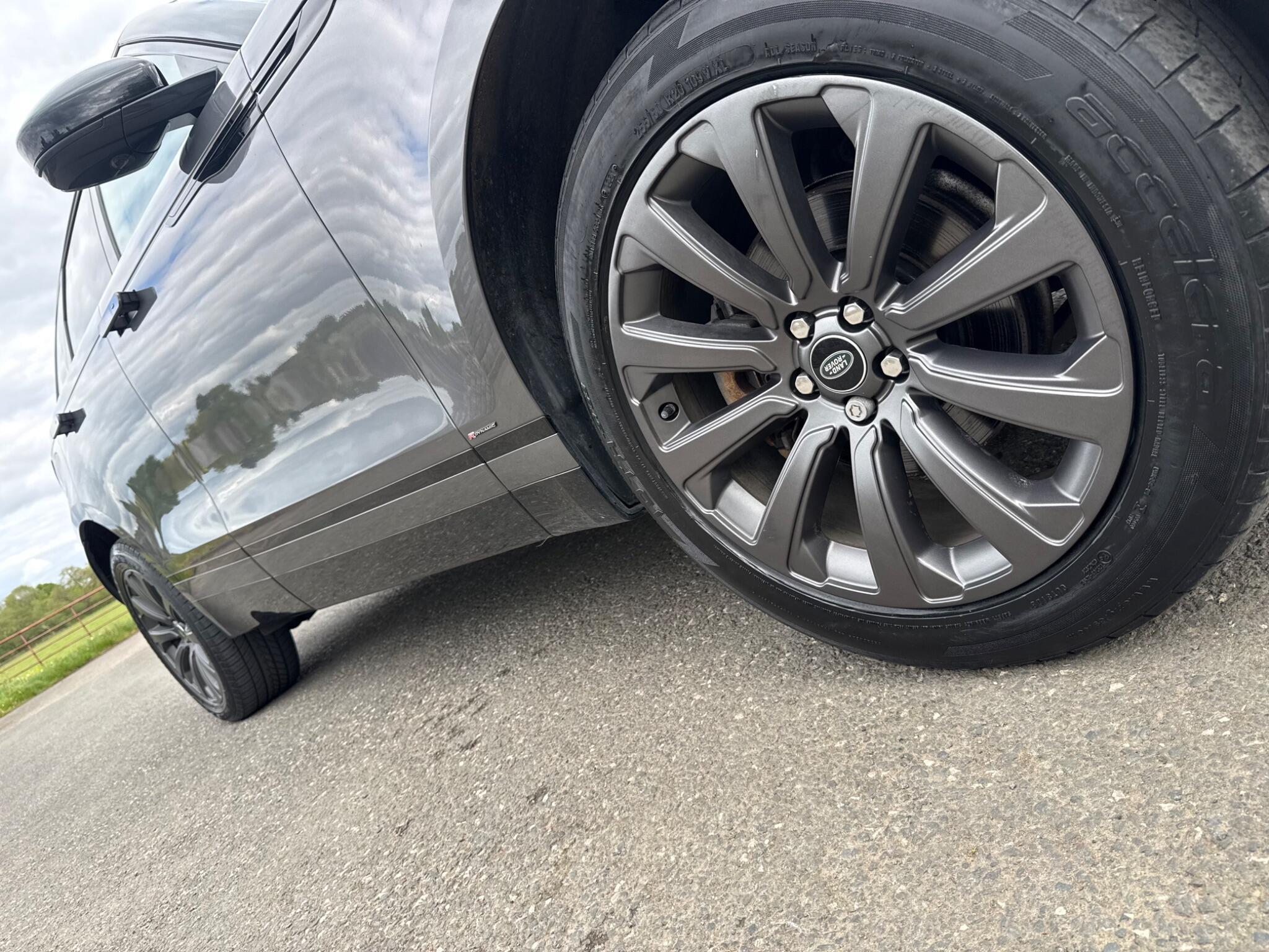 Land Rover Range Rover Velar - Image 35