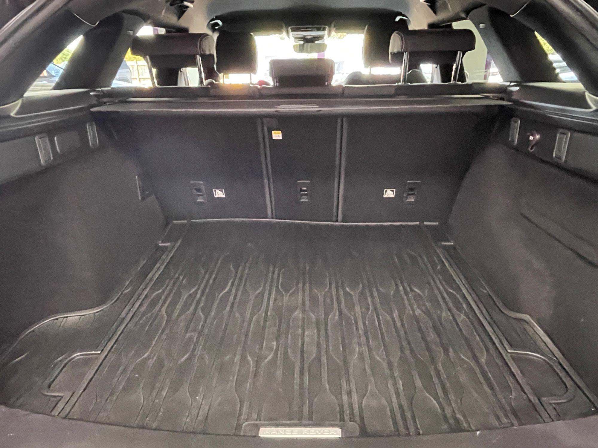 Land Rover Range Rover Velar - Image 18