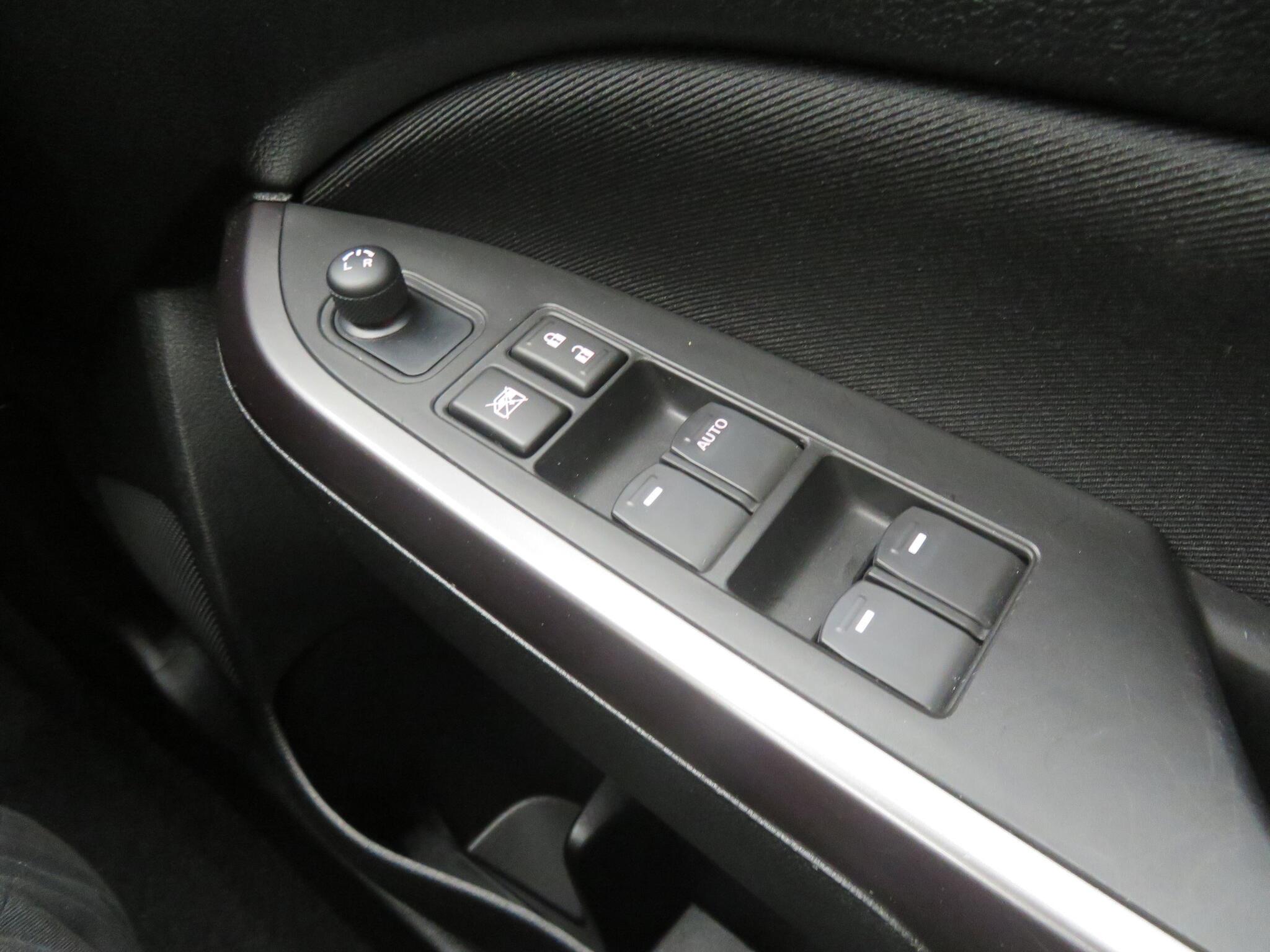 Suzuki Vitara - Image 18