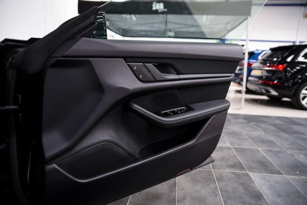 Porsche Taycan - Image 32