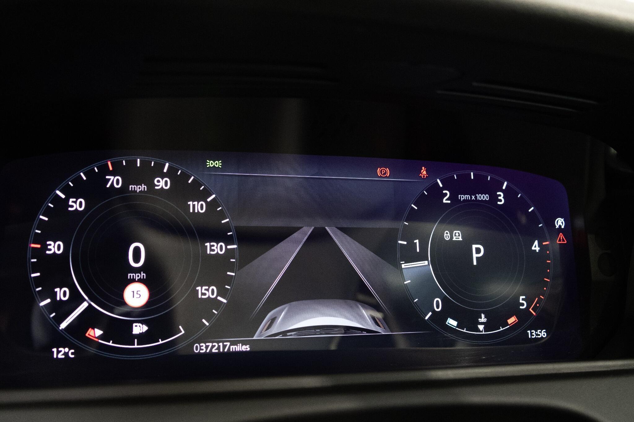 Land Rover Range Rover Velar - Image 35