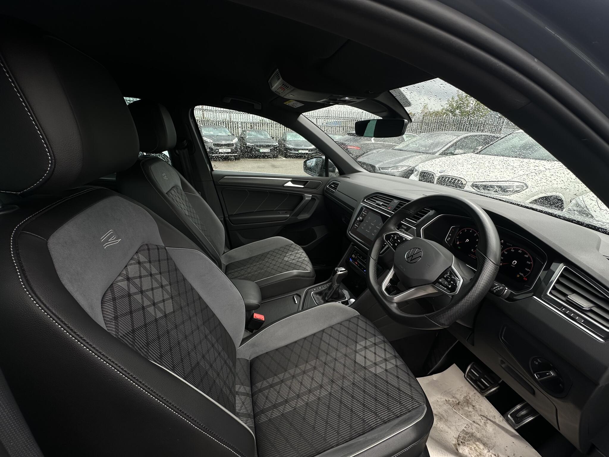 Volkswagen Tiguan - Image 18
