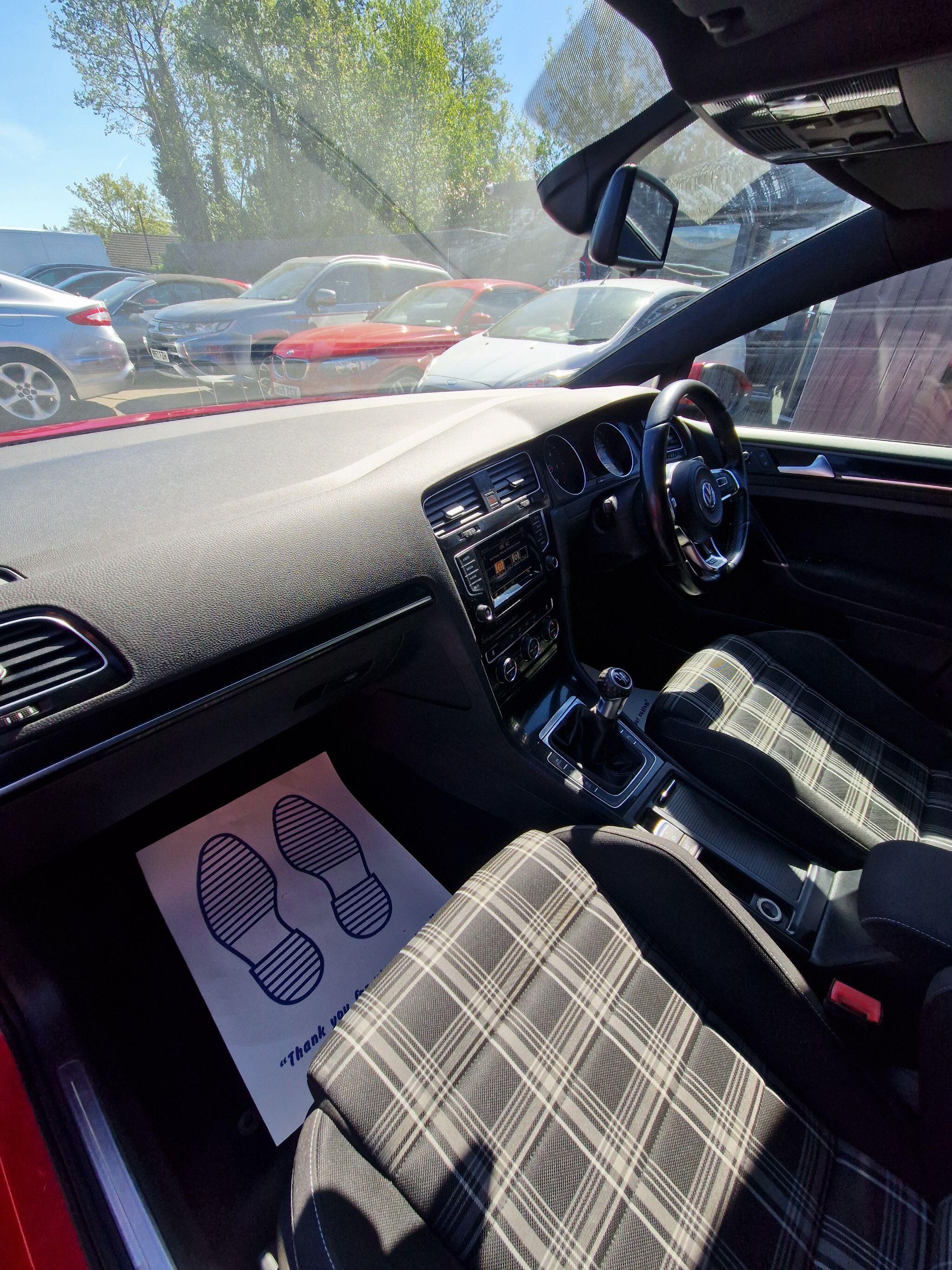 Volkswagen Golf - Image 35