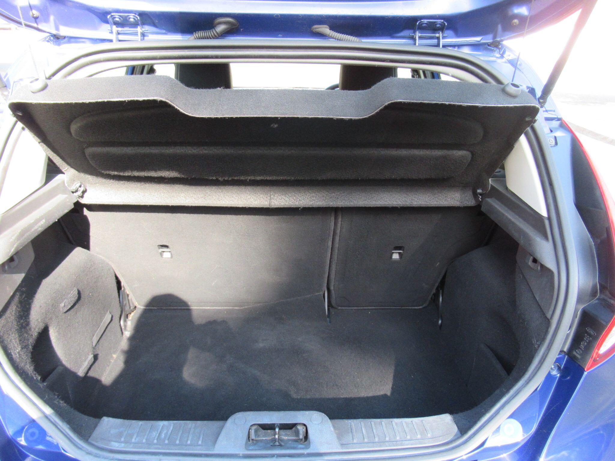 Ford Fiesta - Image 19
