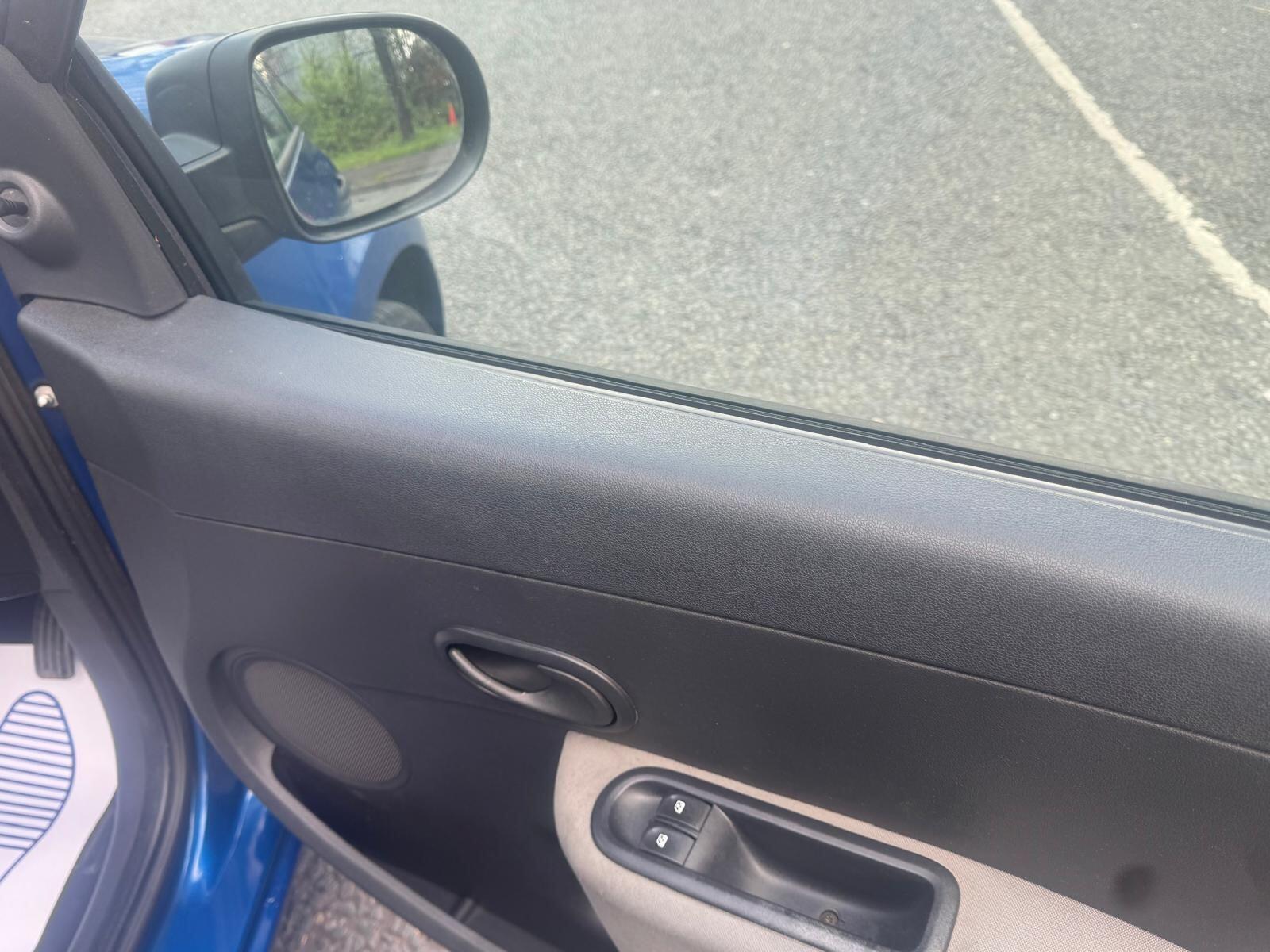 Renault Clio - Image 28