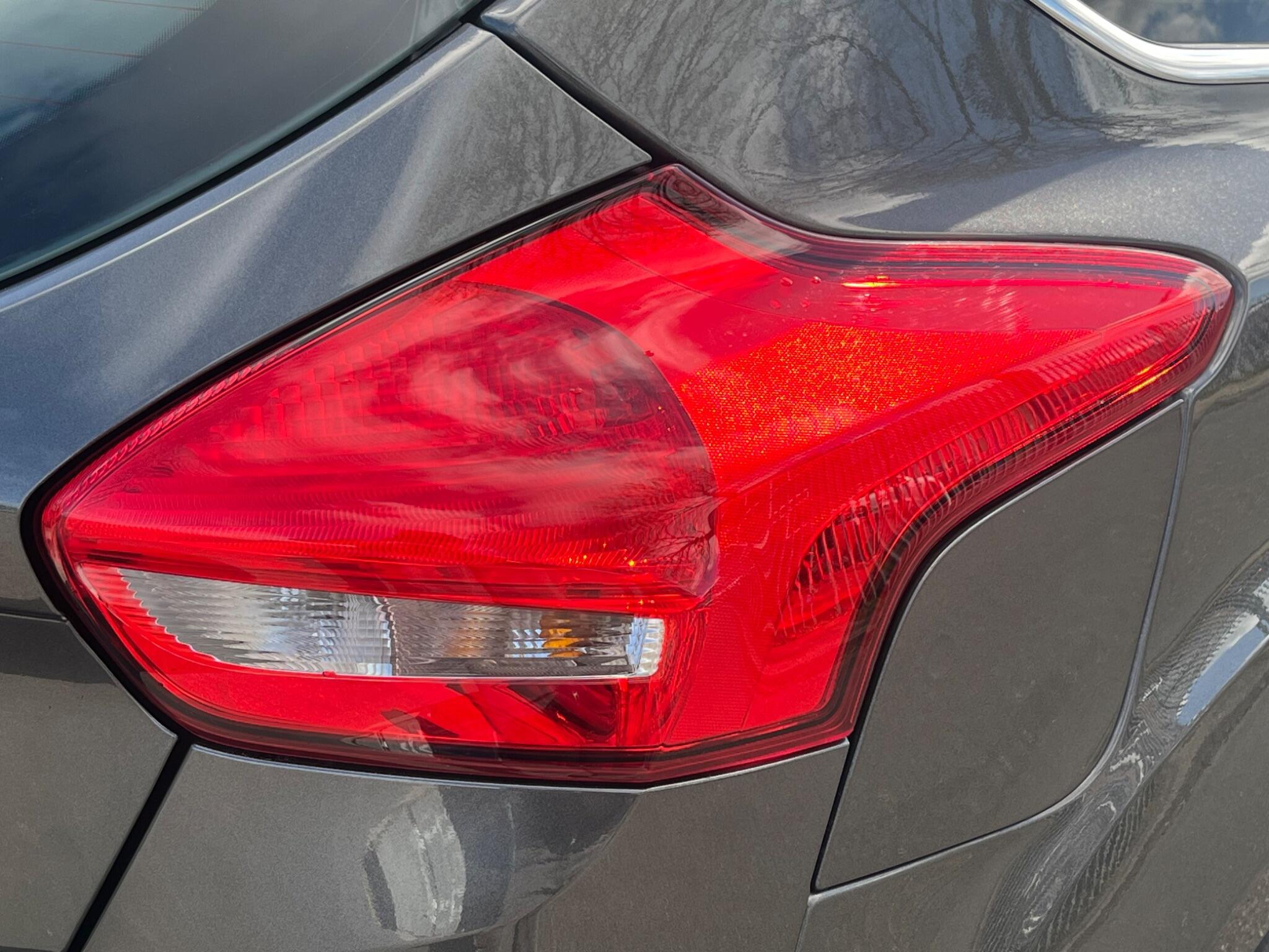 Ford Focus - Image 14