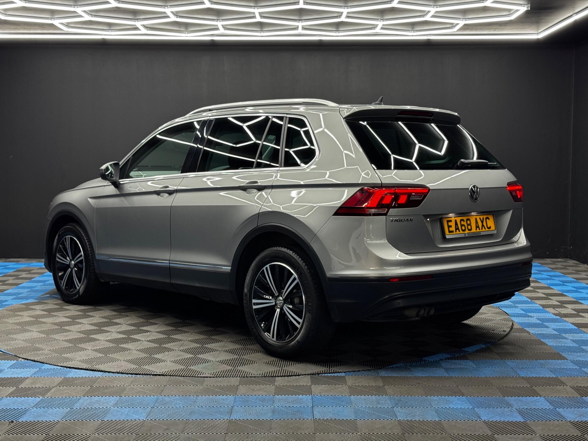 Volkswagen Tiguan - Image 7