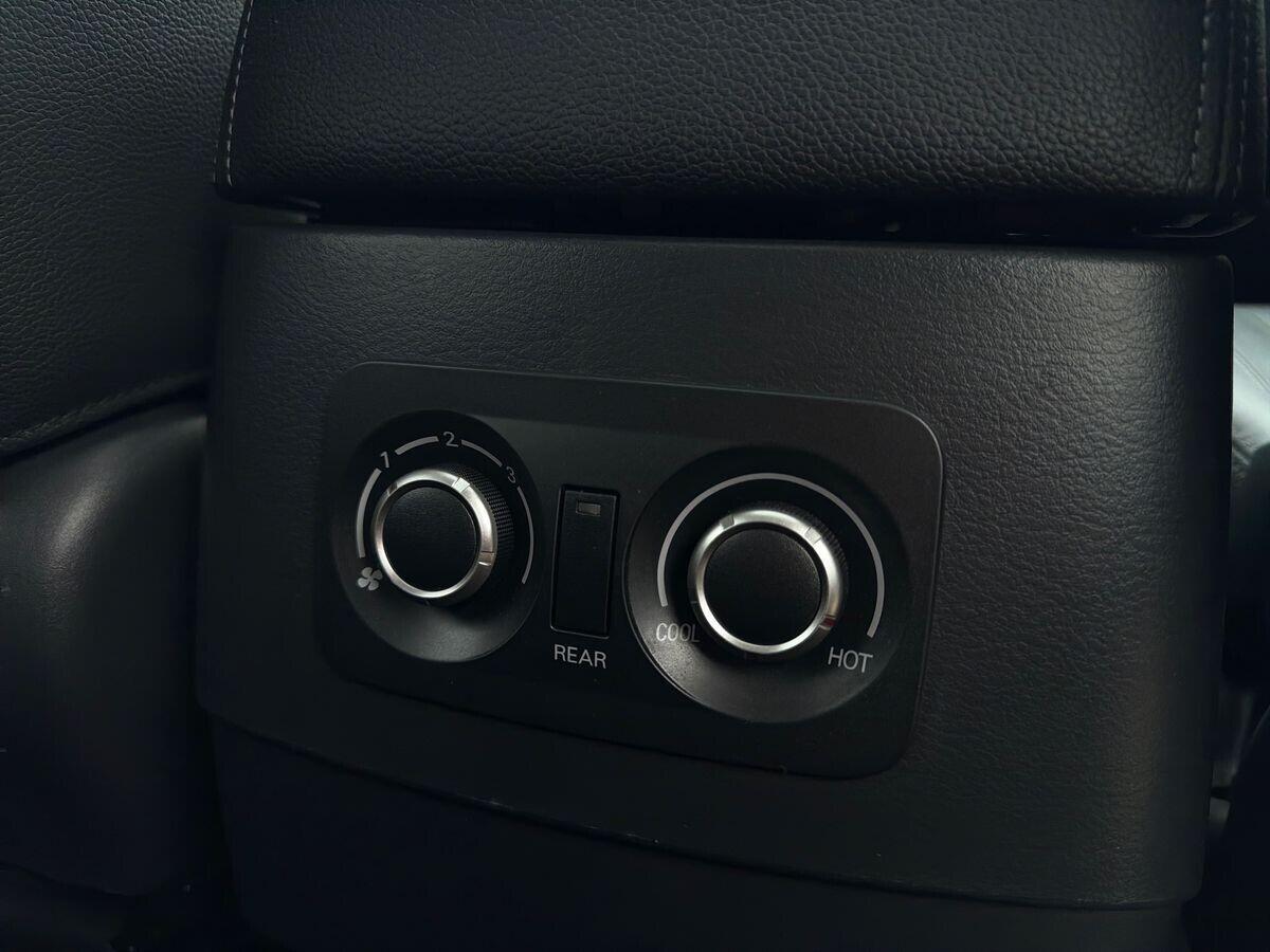 Mitsubishi Shogun - Image 32