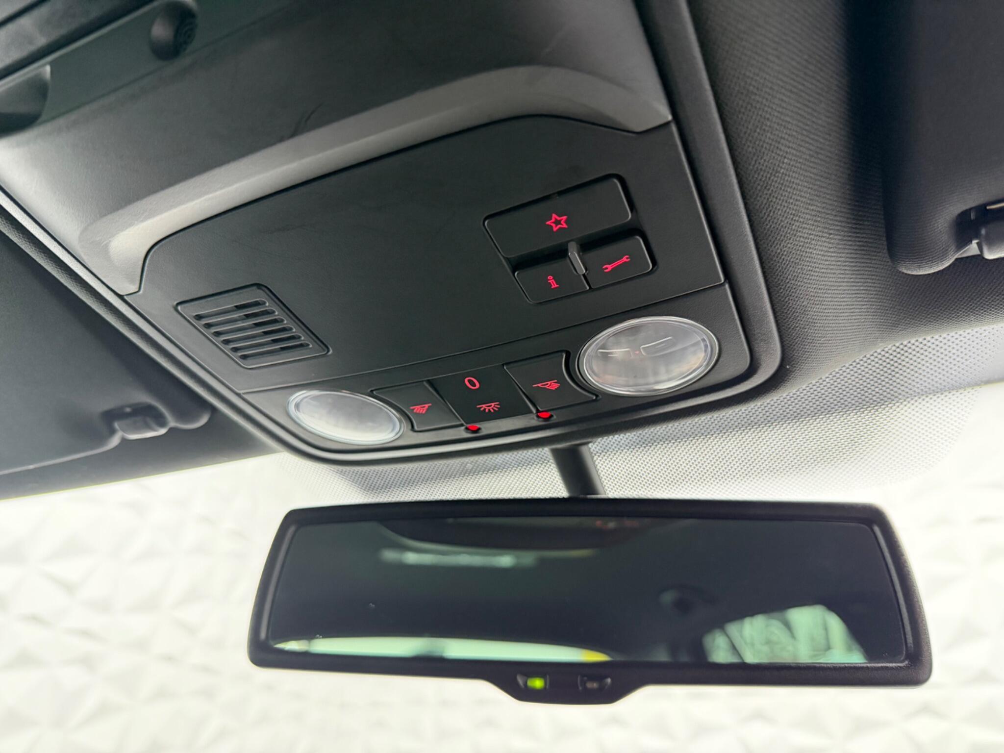 Volkswagen Golf - Image 20