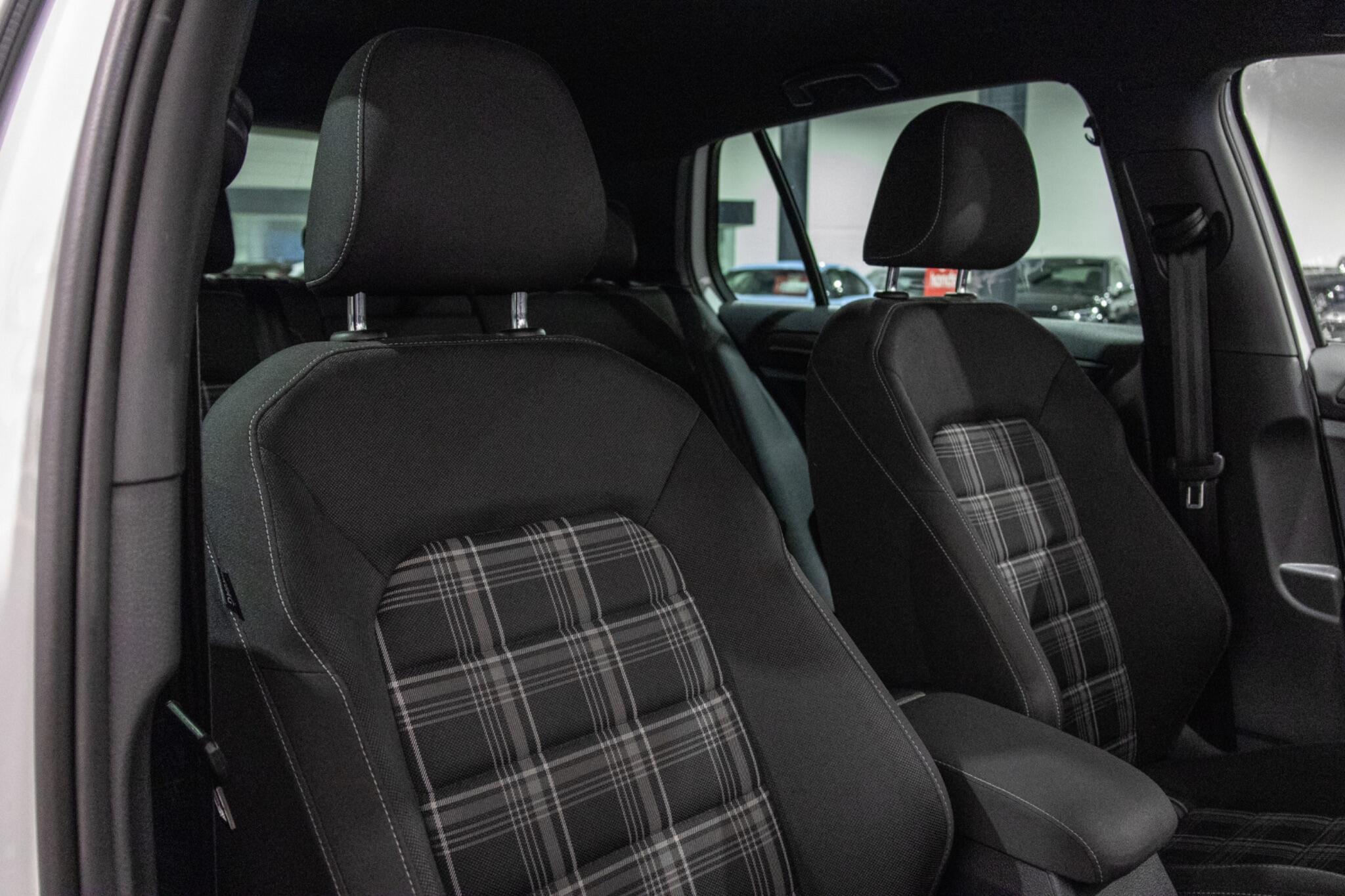Volkswagen Golf - Image 11