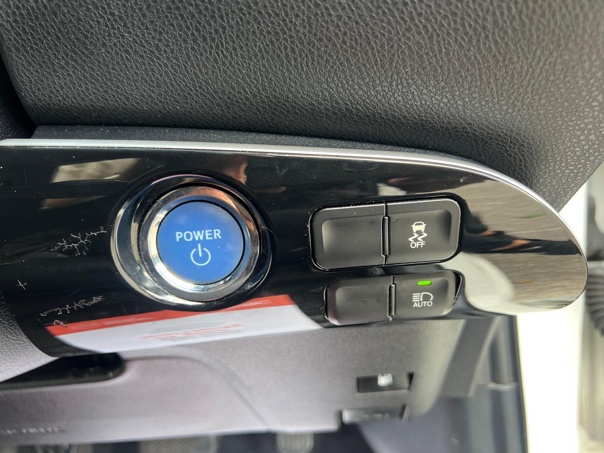 Toyota Prius - Image 19