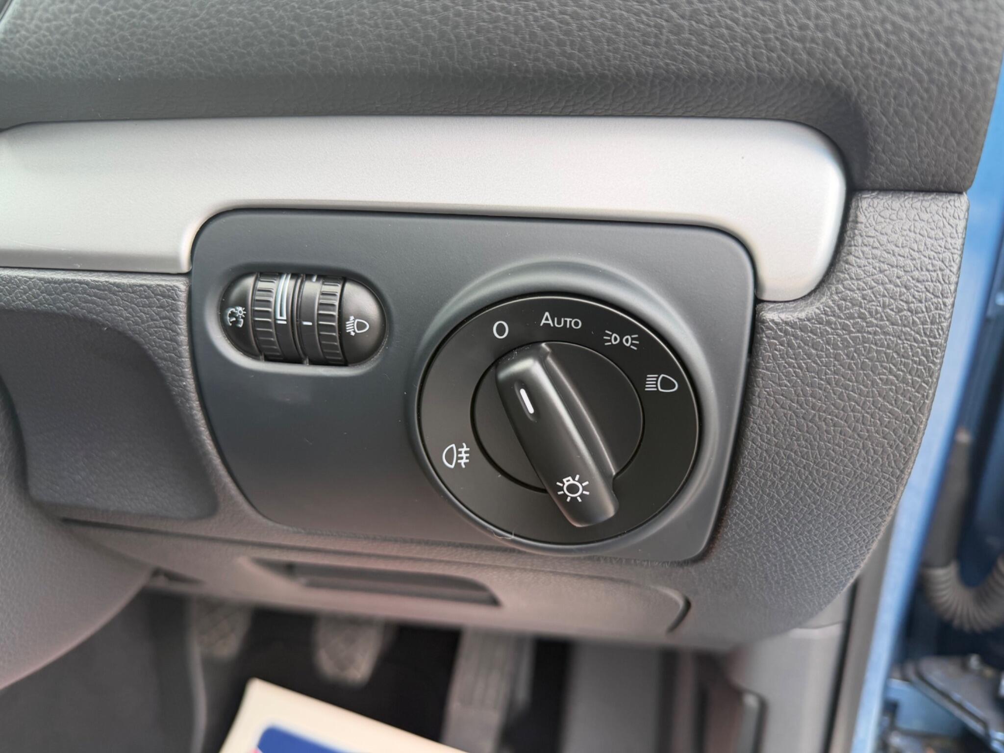 Volkswagen Golf - Image 21