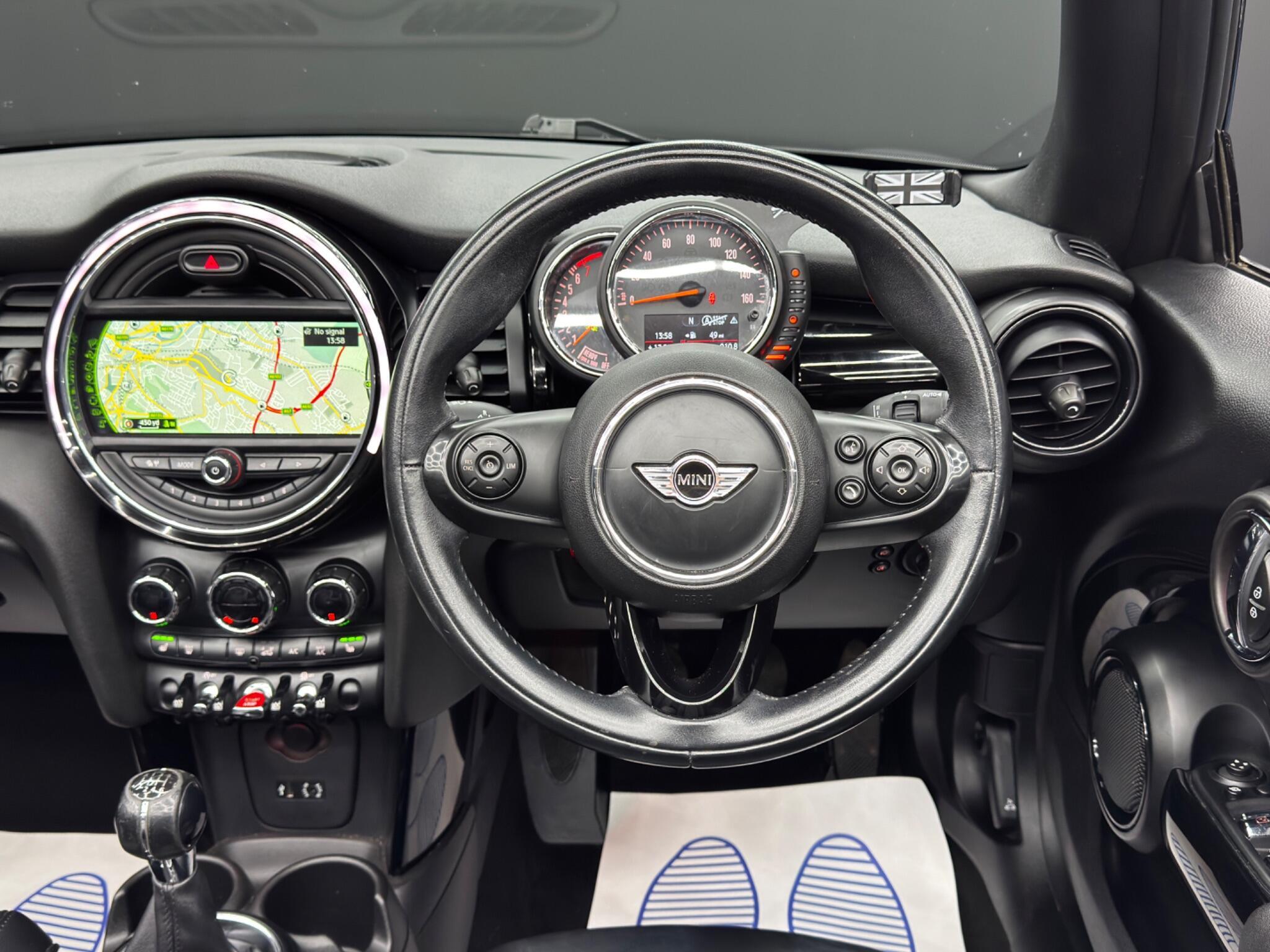 MINI Convertible - Image 17