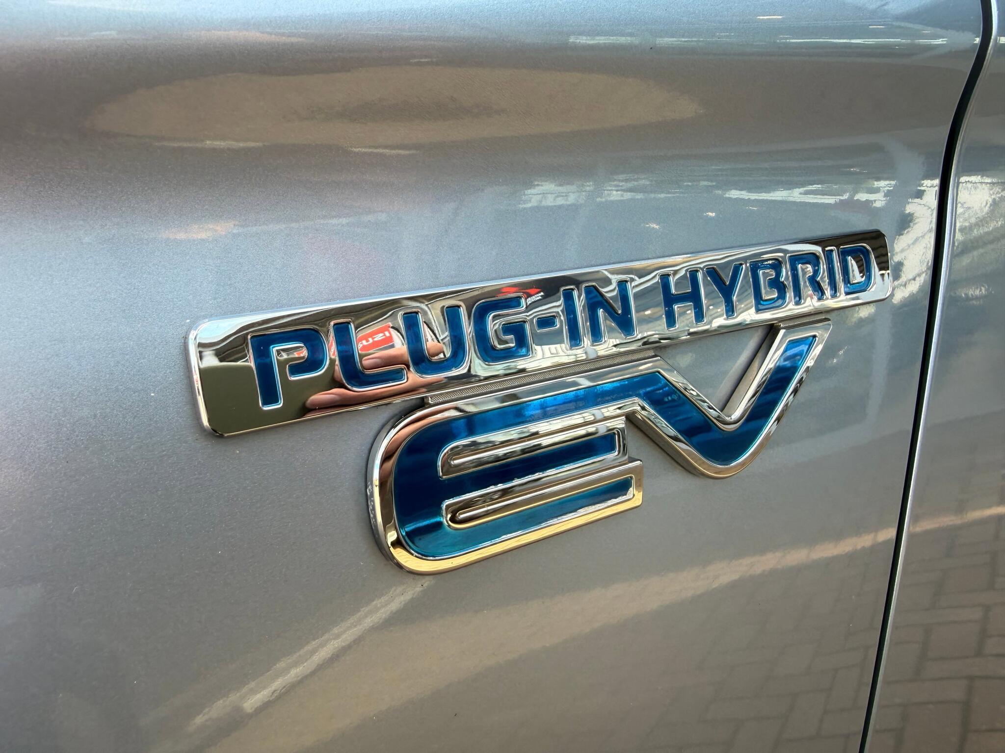 Mitsubishi Outlander - Image 18