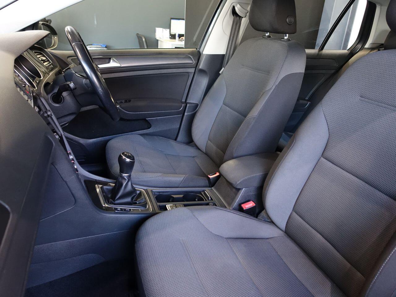 Volkswagen Golf - Image 14