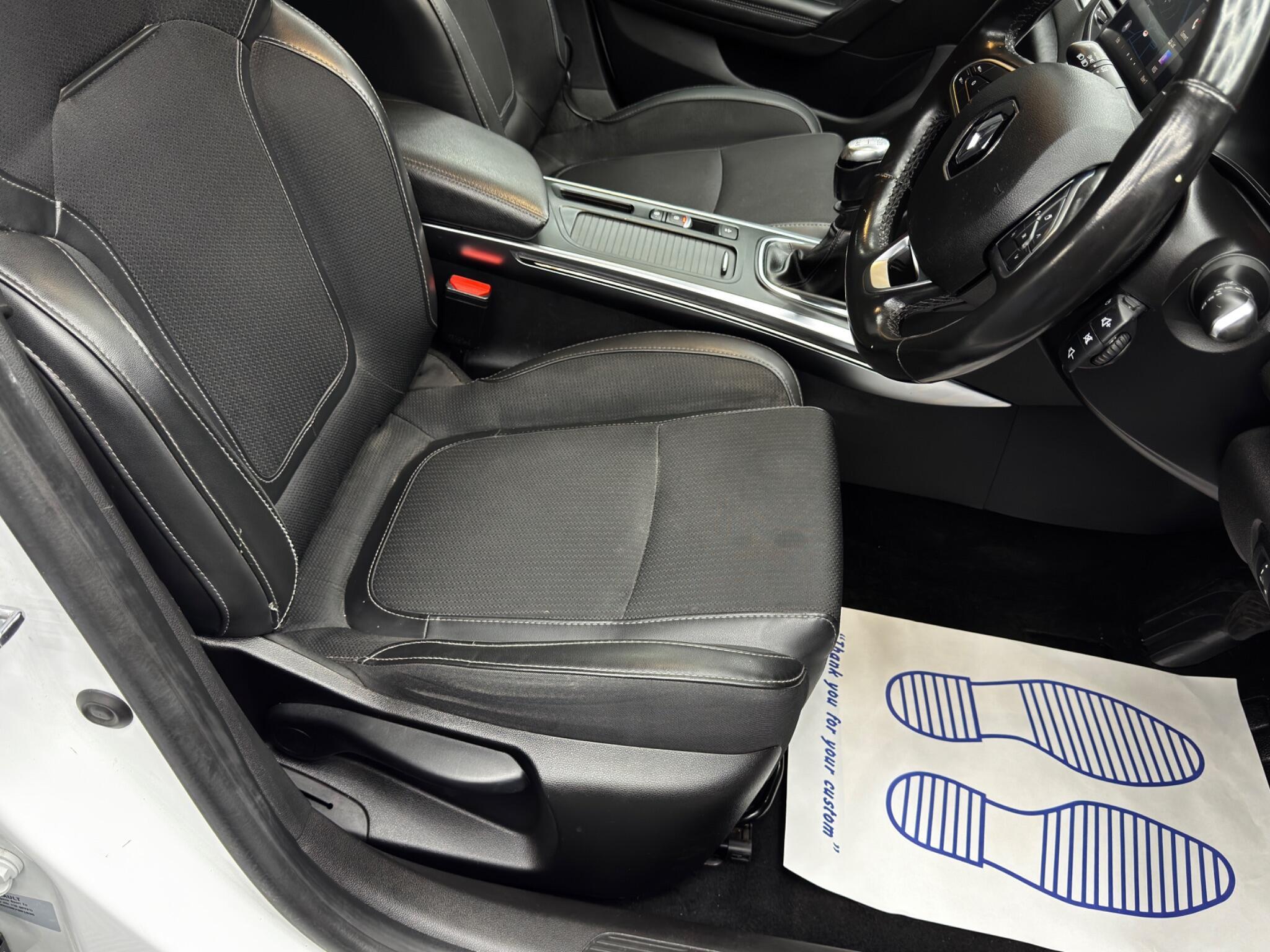 Renault Megane - Image 13