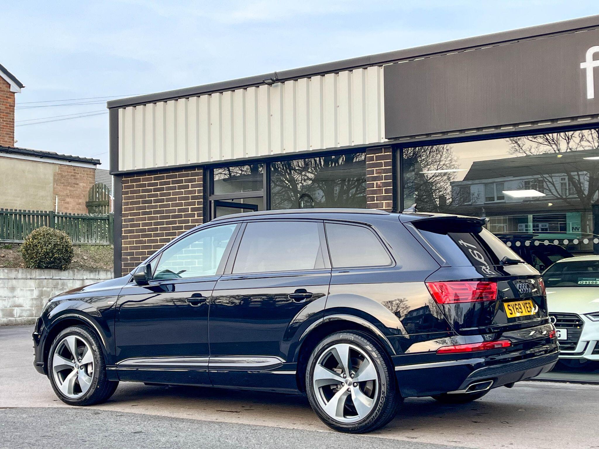 Audi Q7 - Image 4