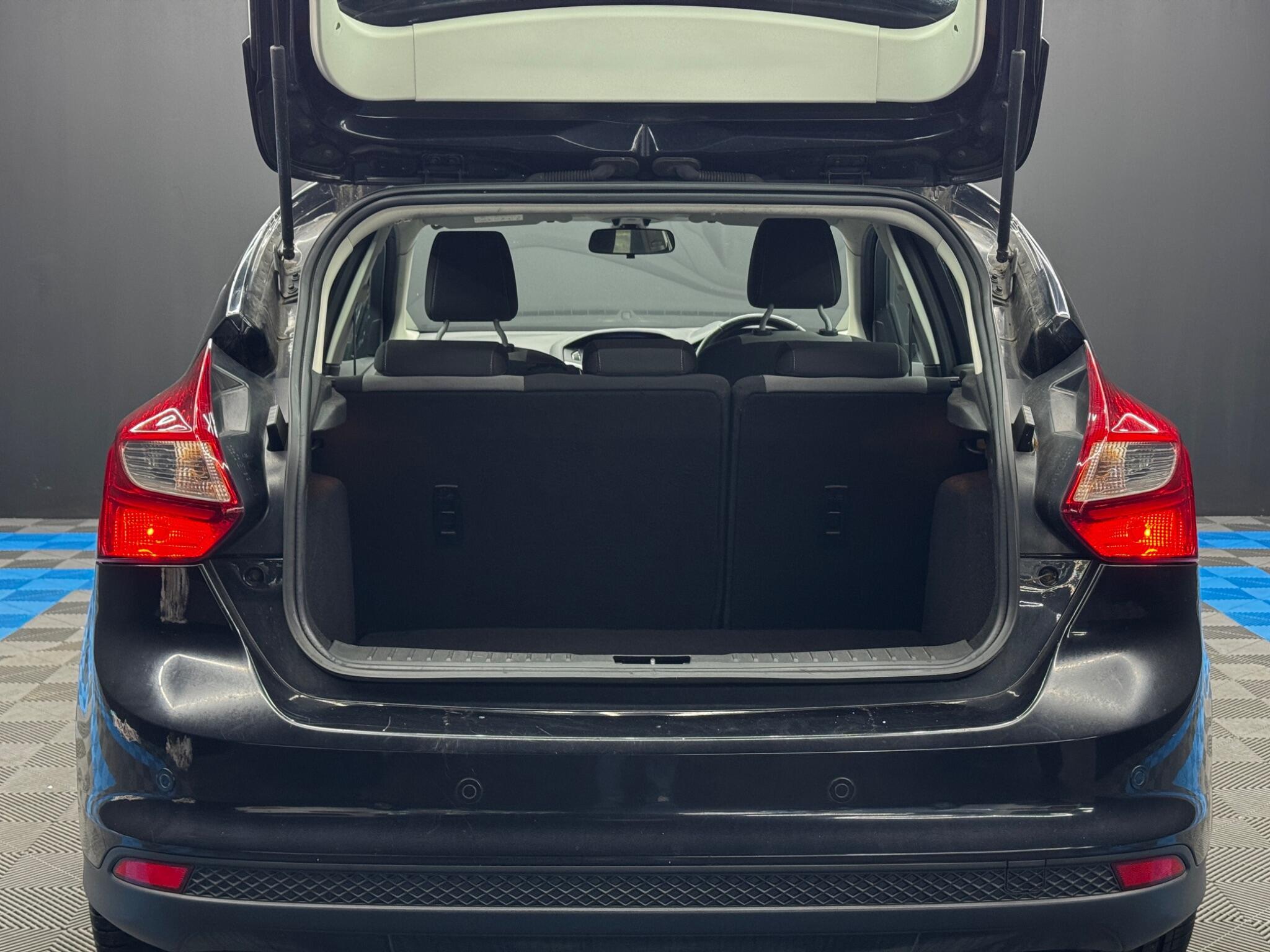 Ford Focus - Image 31