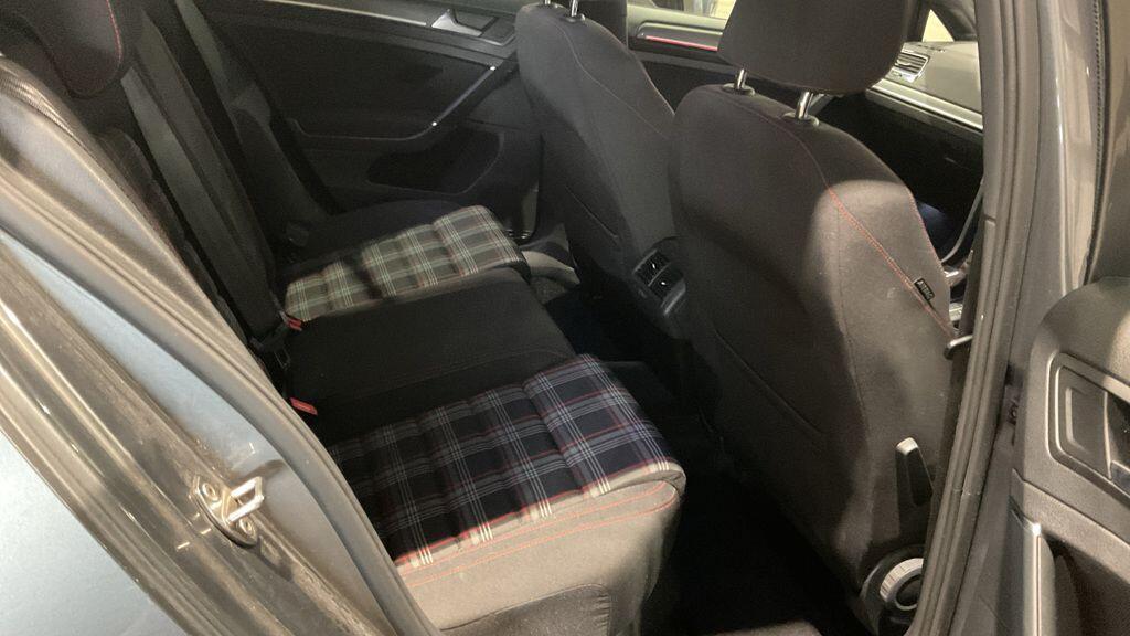 Volkswagen Golf - Image 7