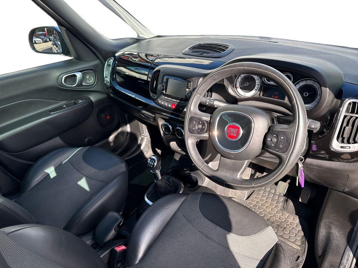 Fiat 500L - Image 7