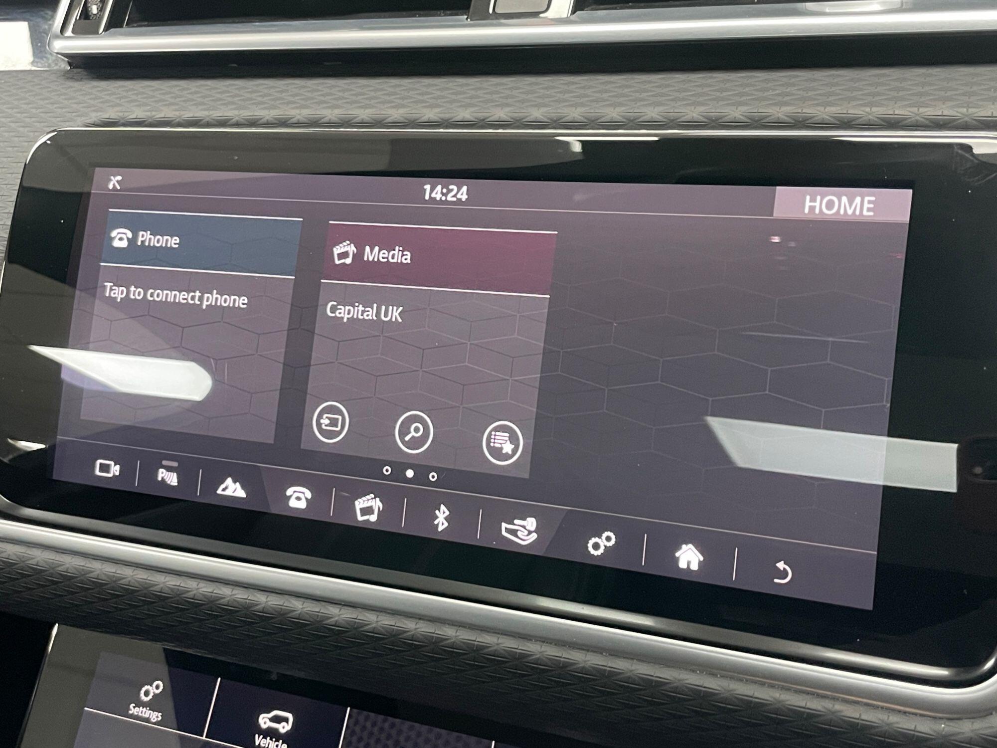 Land Rover Range Rover Velar - Image 39