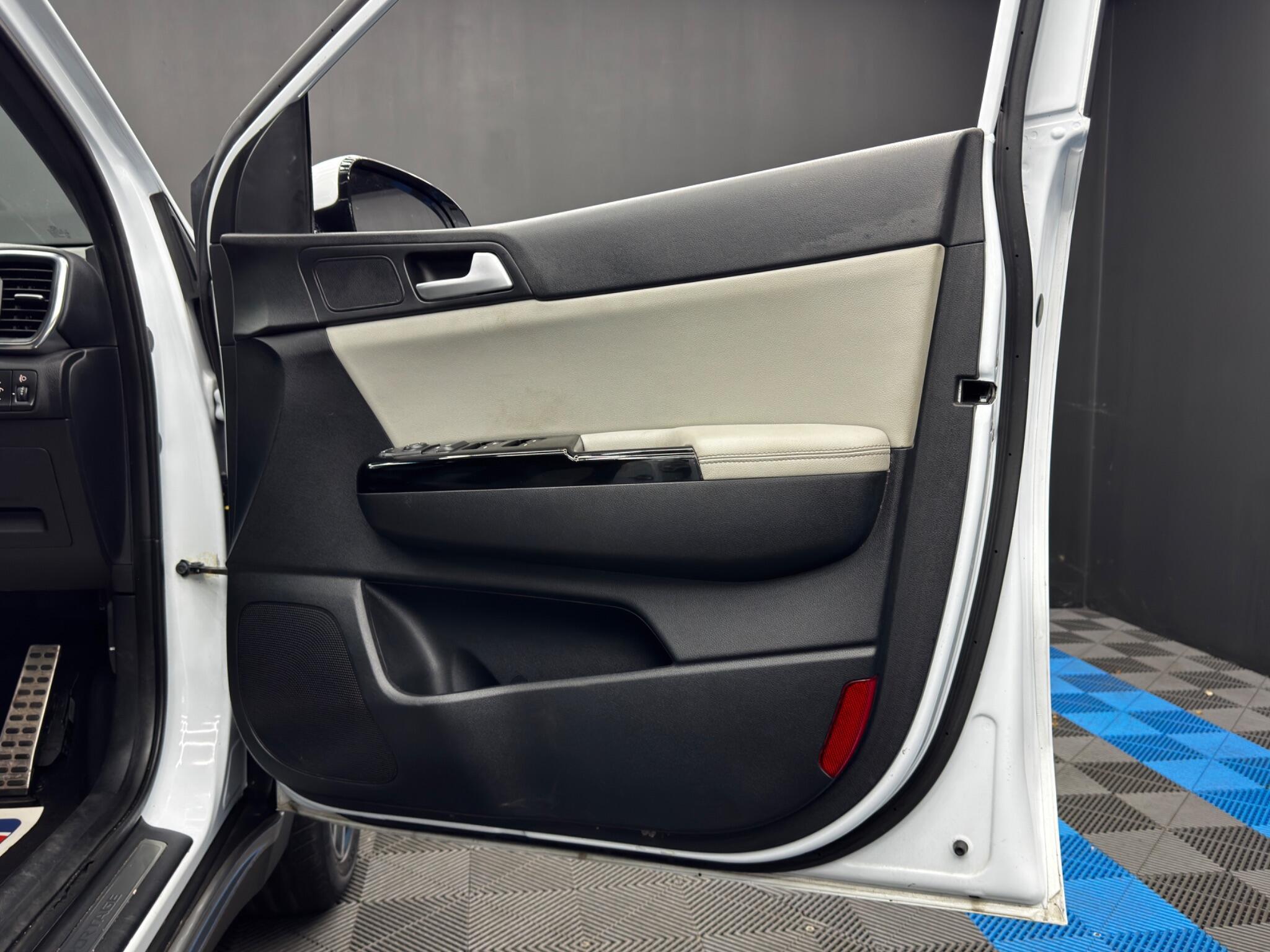 Kia Sportage - Image 35