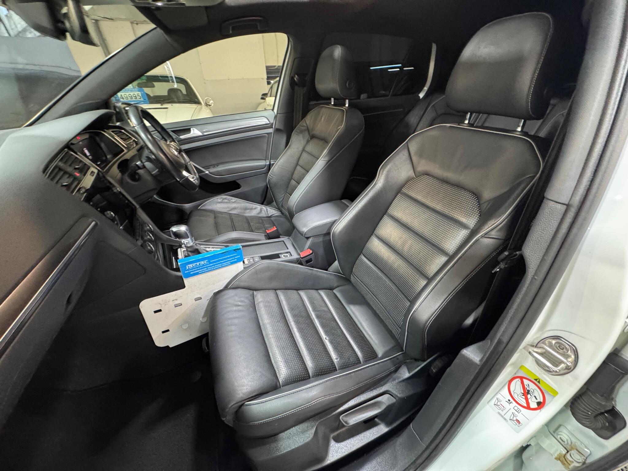 Volkswagen Golf - Image 10