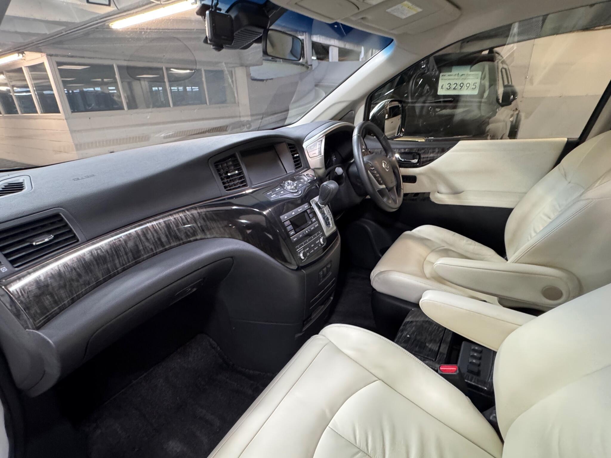 Nissan Elgrand - Image 11