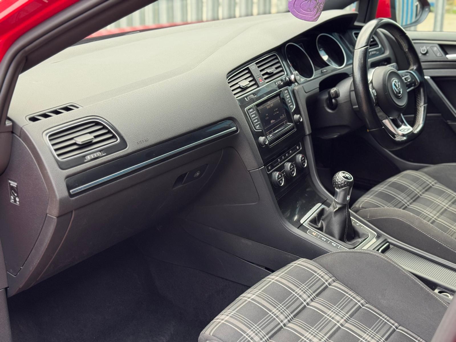 Volkswagen Golf - Image 26