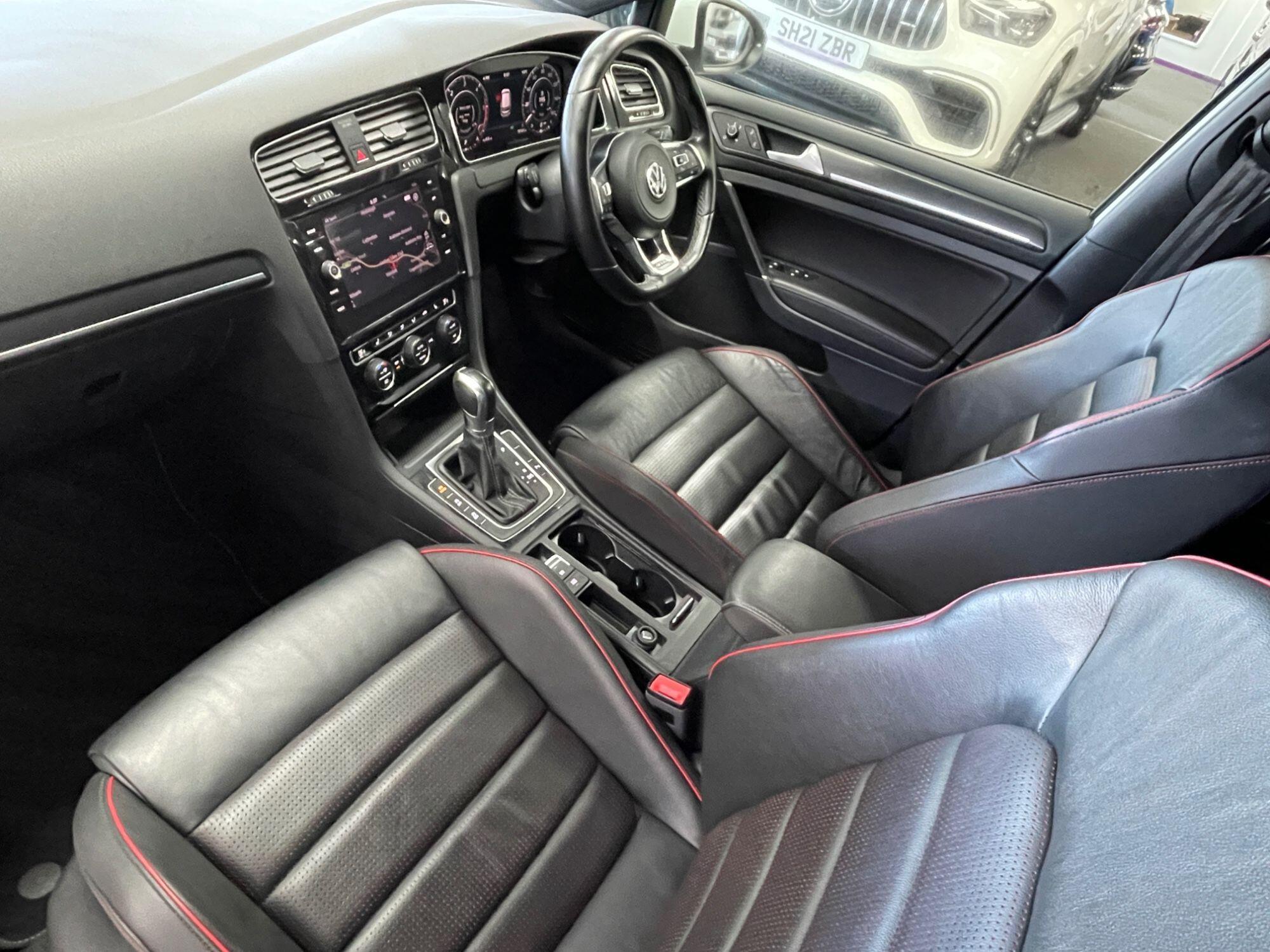 Volkswagen Golf - Image 31