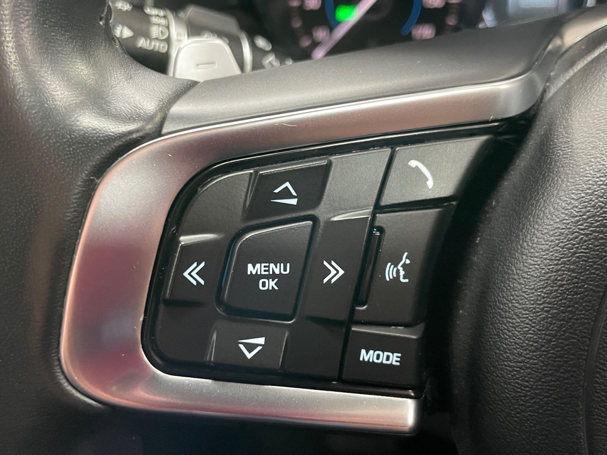 Jaguar XF - Image 34