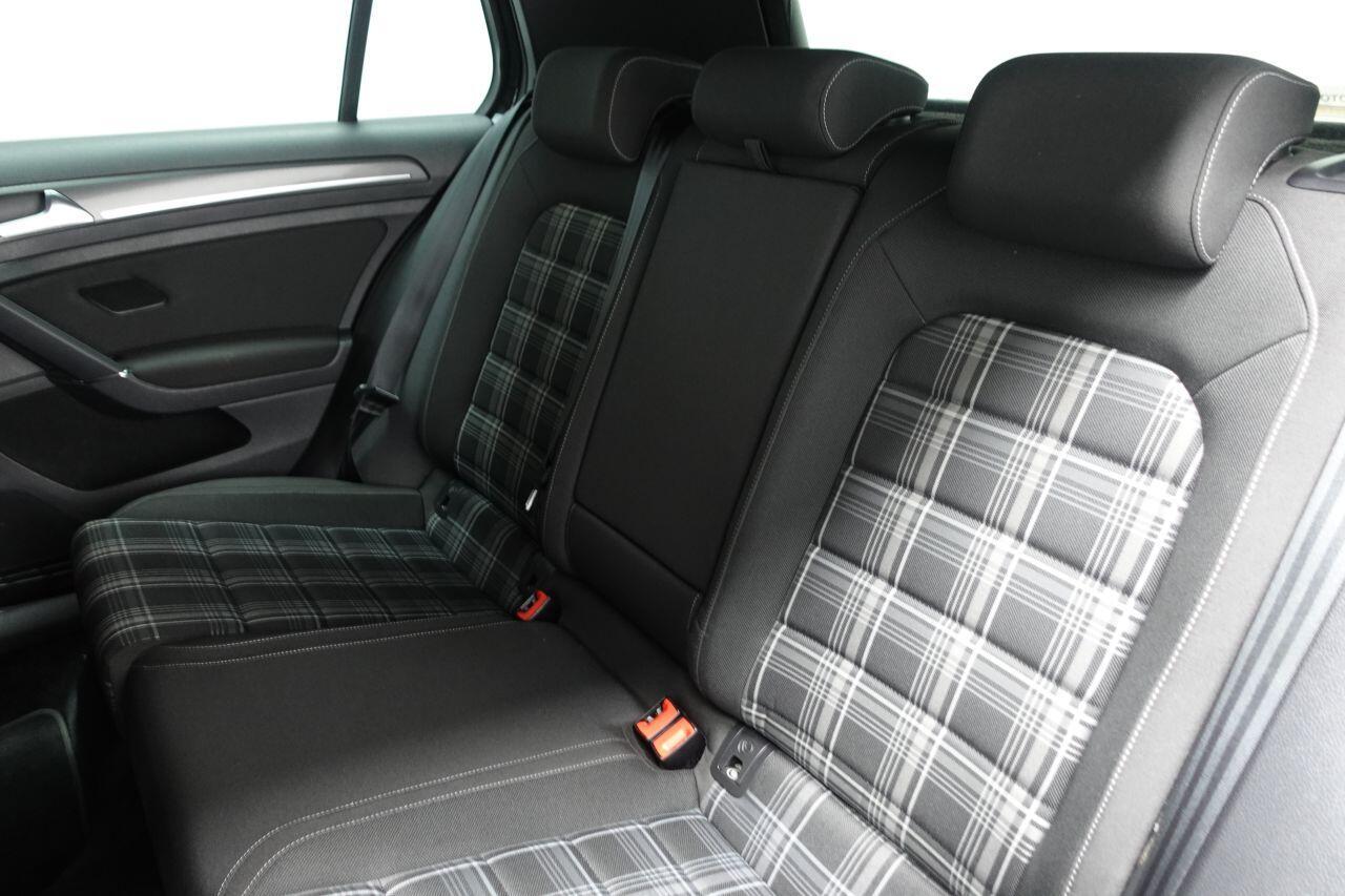 Volkswagen Golf - Image 20