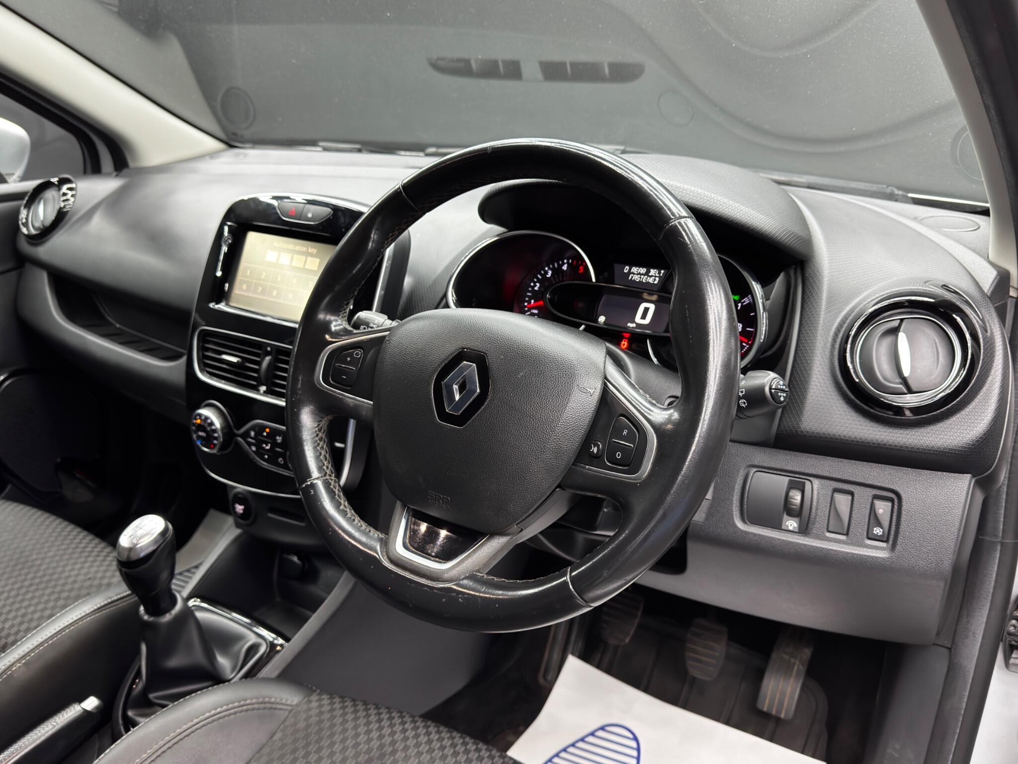 Renault Clio - Image 9