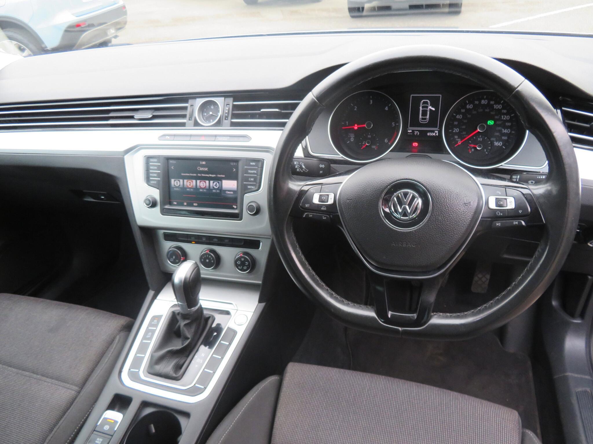 Volkswagen Passat - Image 16