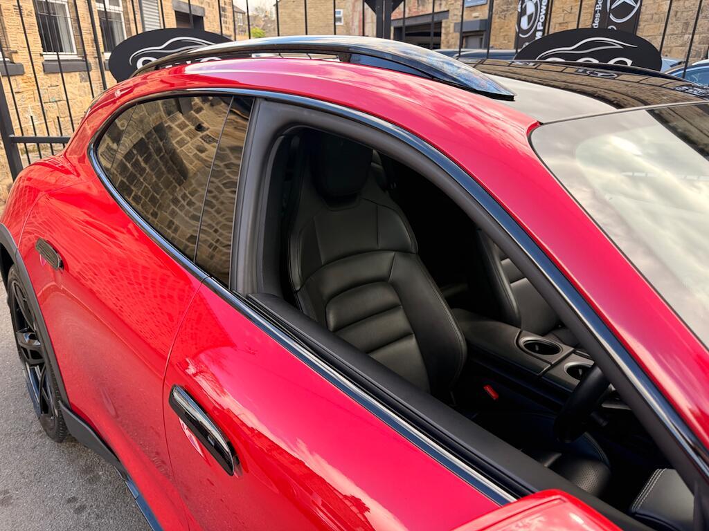 Porsche Taycan - Image 28