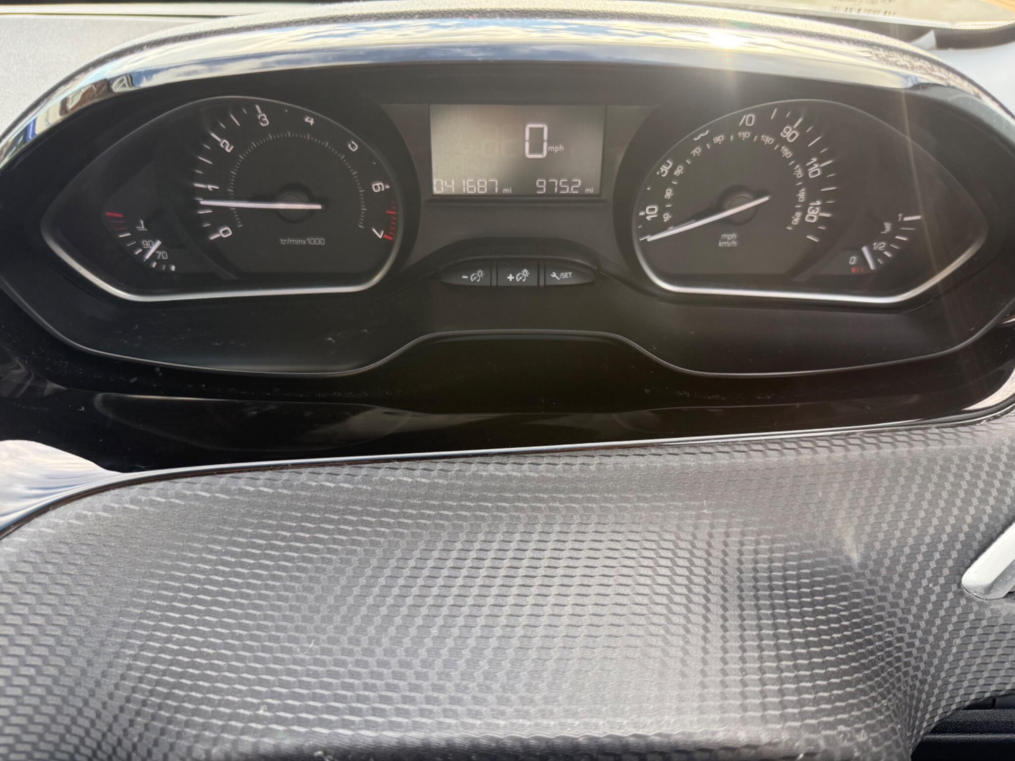 Peugeot 208 - Image 21