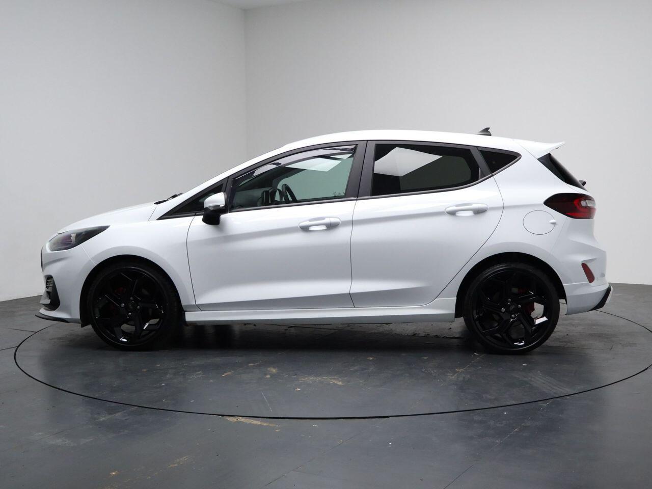 Ford Fiesta - Image 8