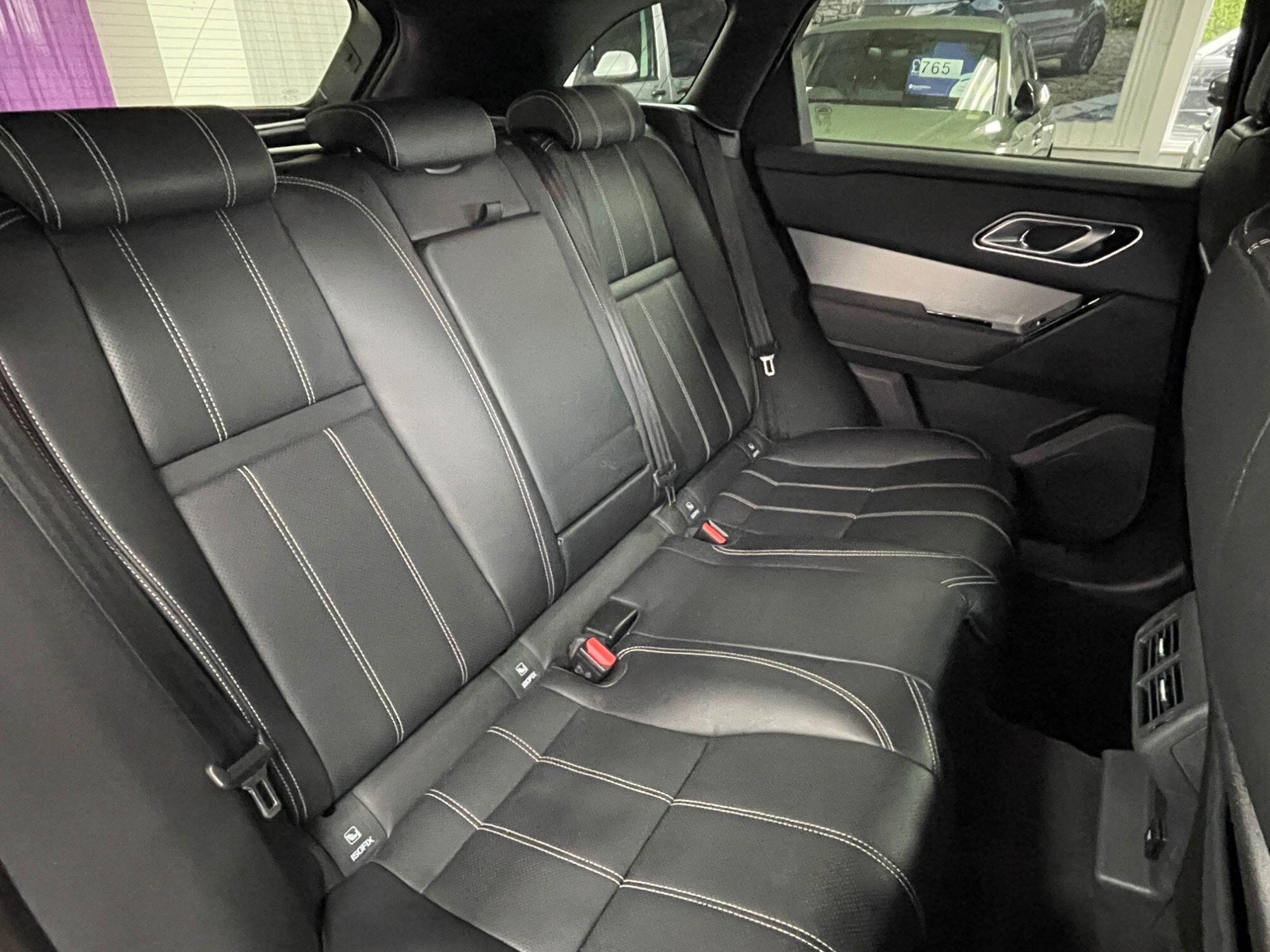 Land Rover Range Rover Velar - Image 30