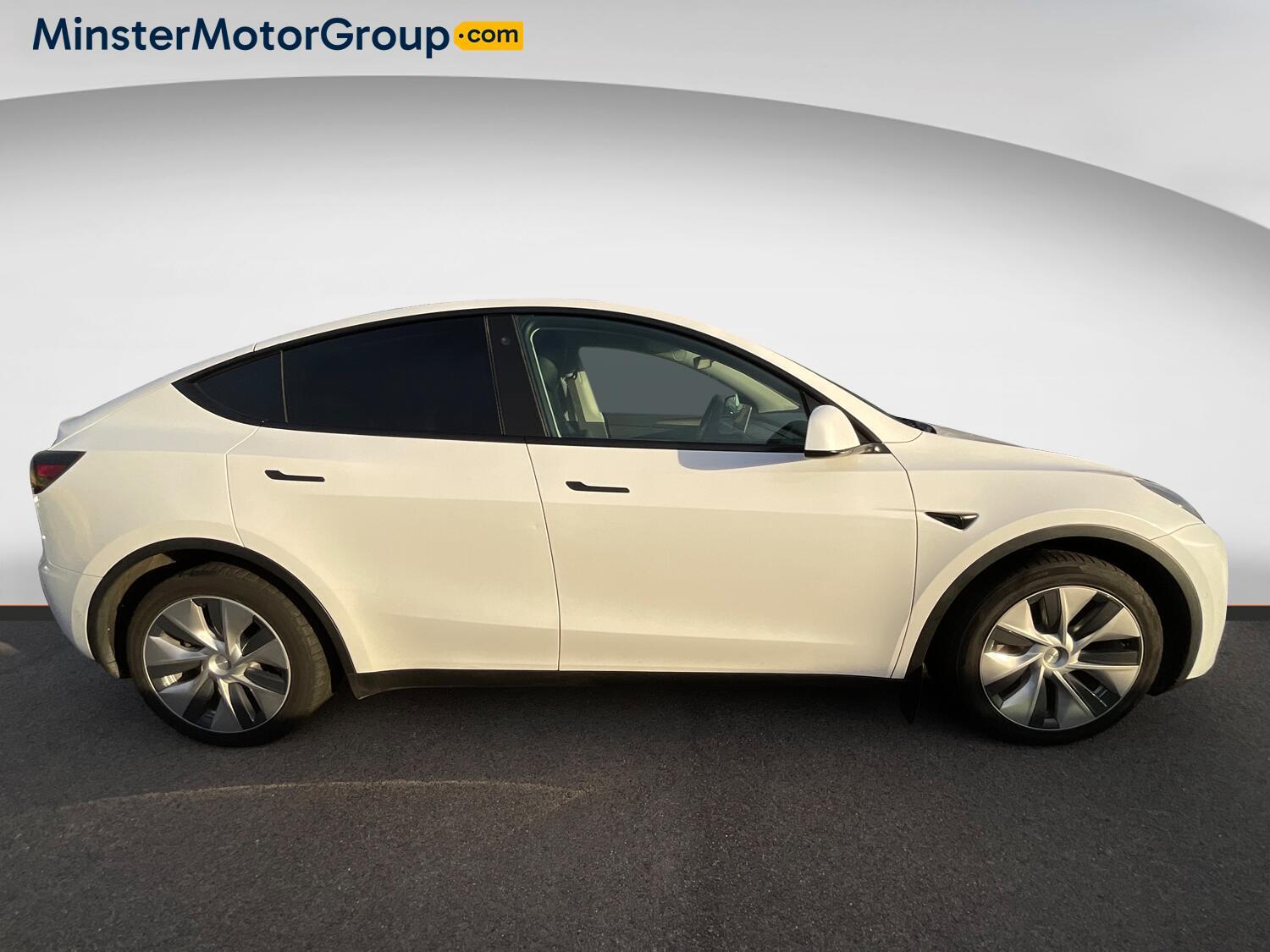 Tesla Model Y - Image 2
