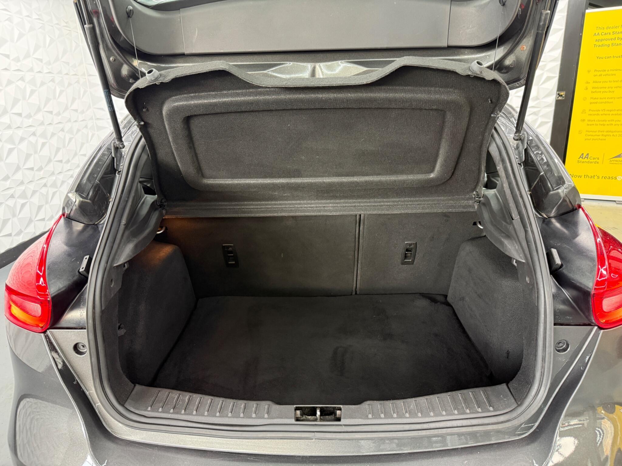 Ford Focus - Image 26
