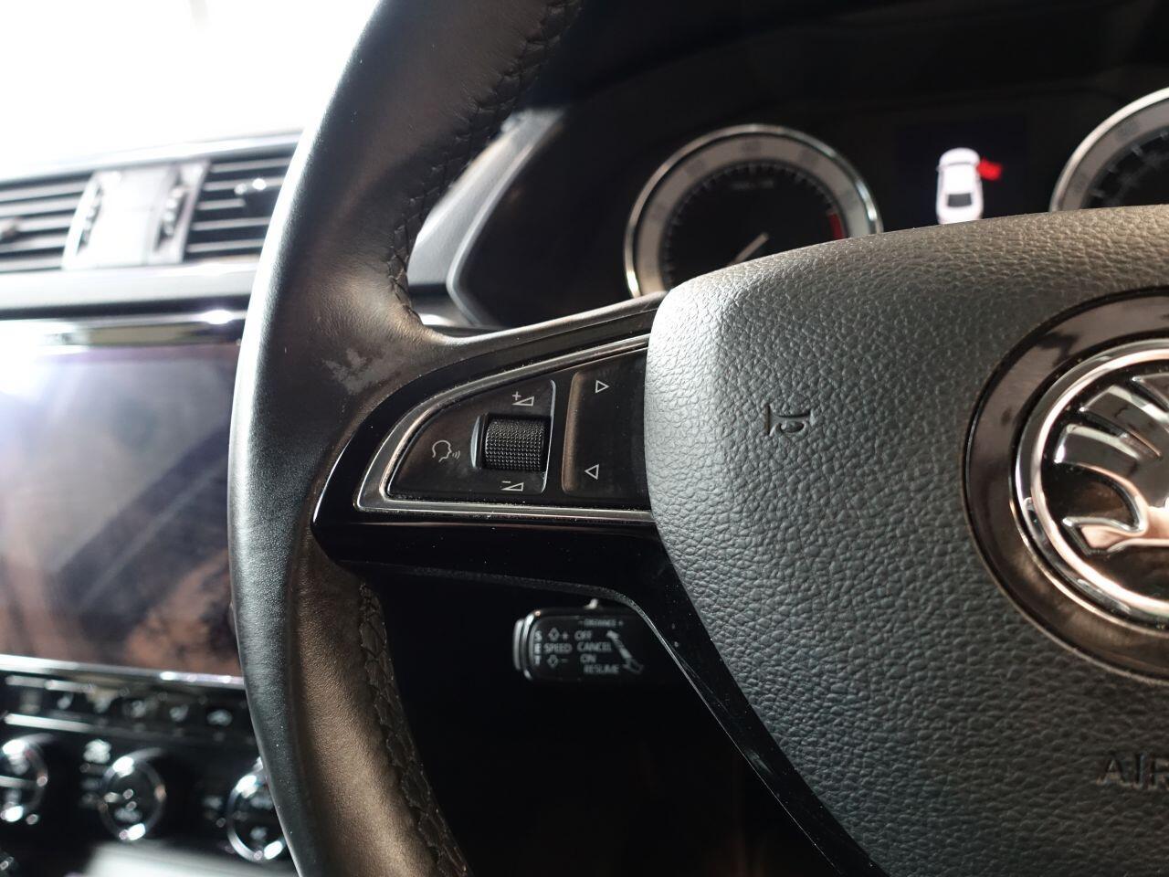 Skoda Superb - Image 19