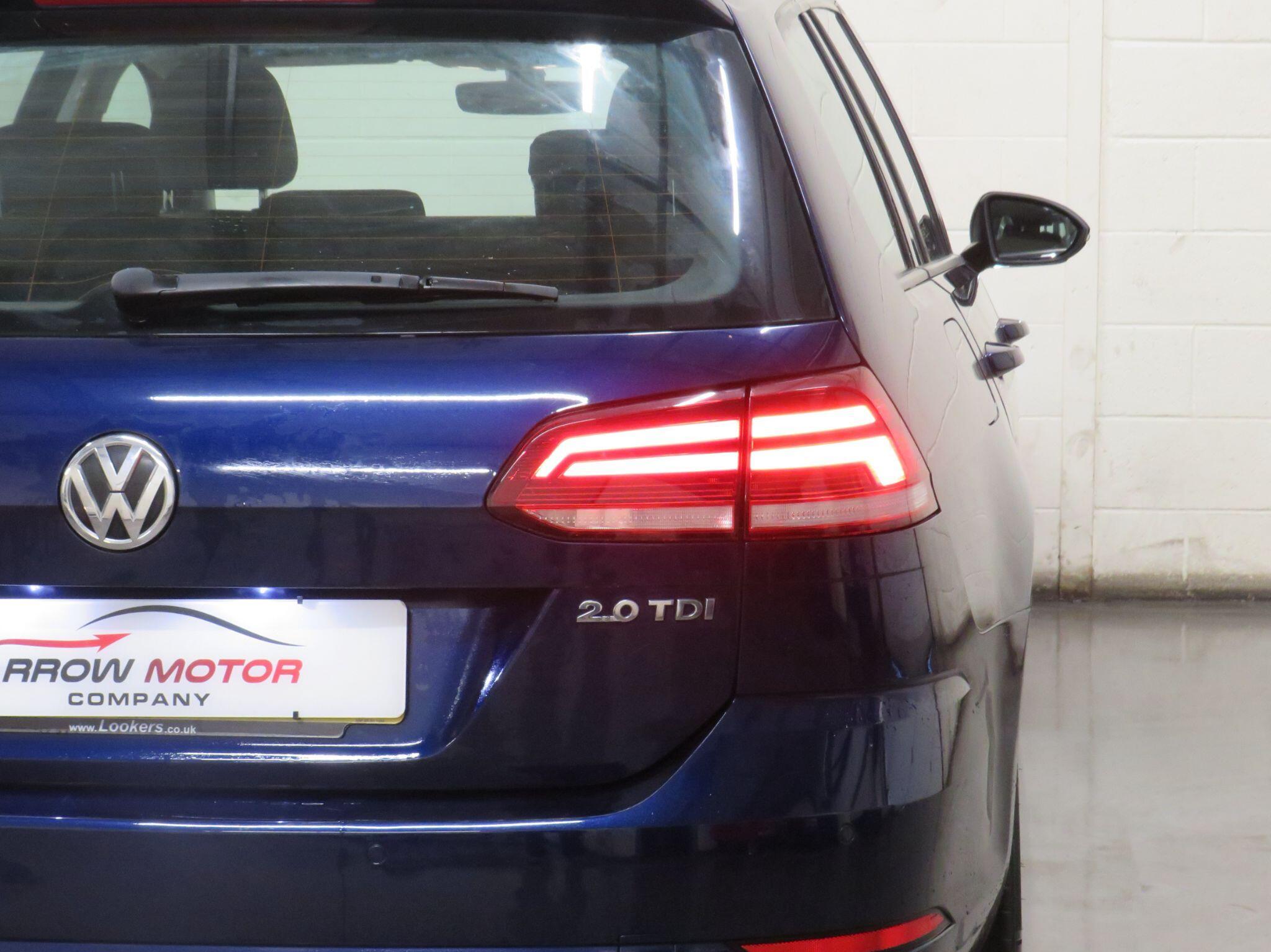 Volkswagen Golf - Image 12